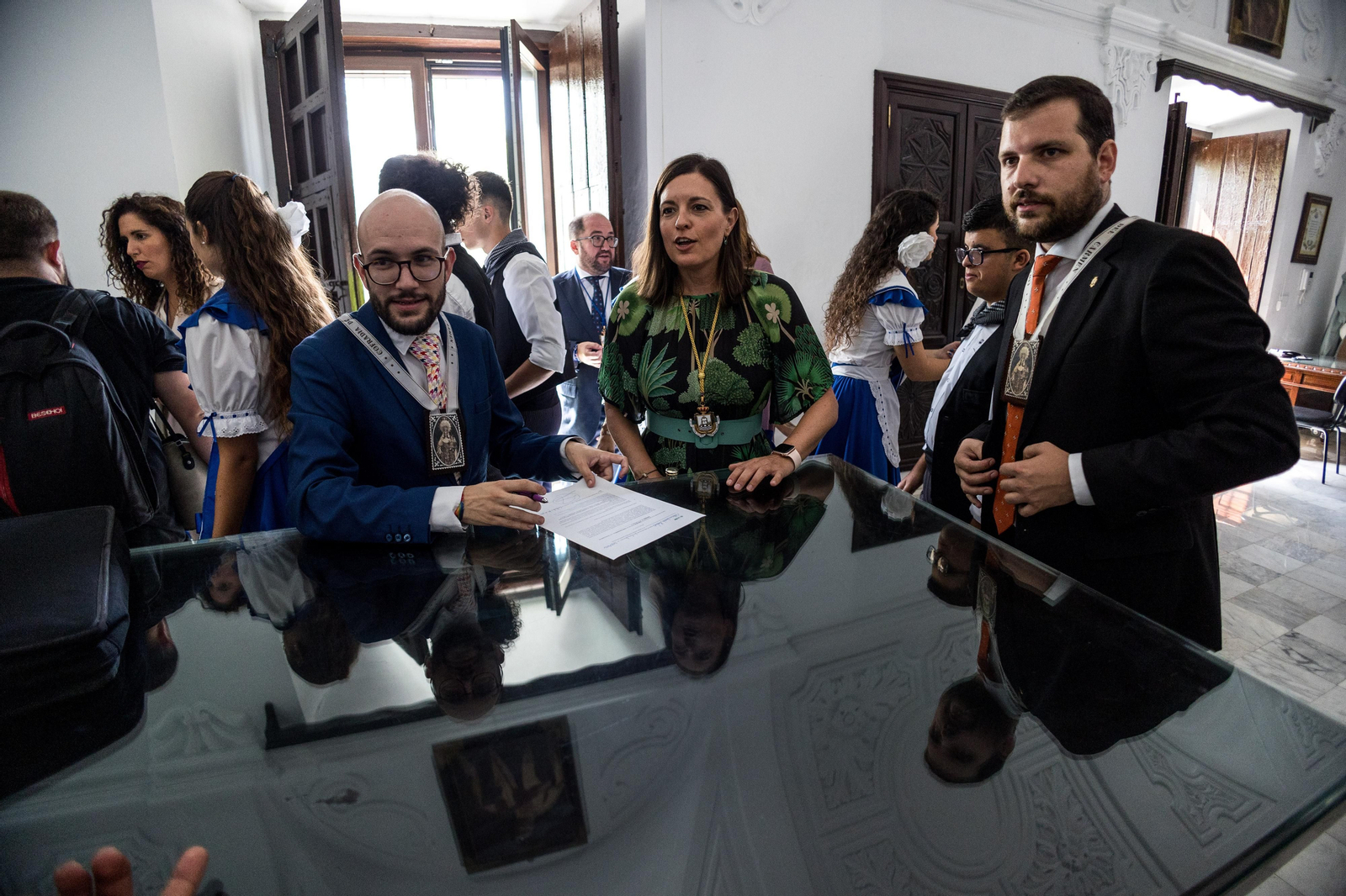 Las imágenes de la función y el besamanos a la Virgen del Carmen en San Fernando