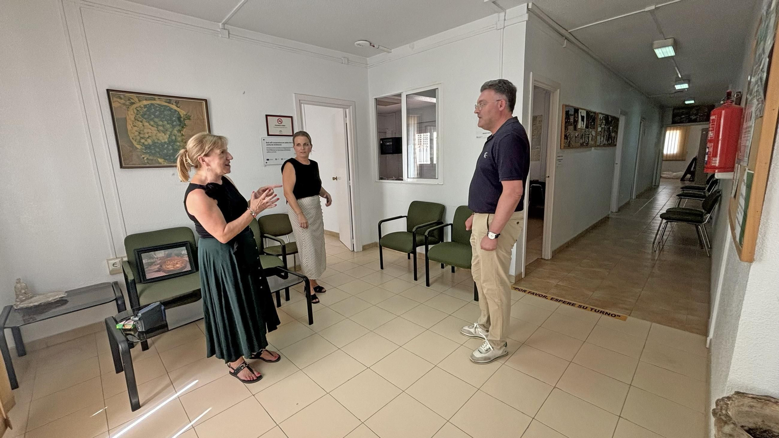 El alcalde ha visitado la Escuela Municipal de Berja.