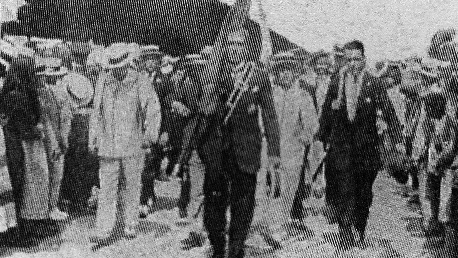 Desfile con la bandera recién bendecida el 21 de julio de 1924