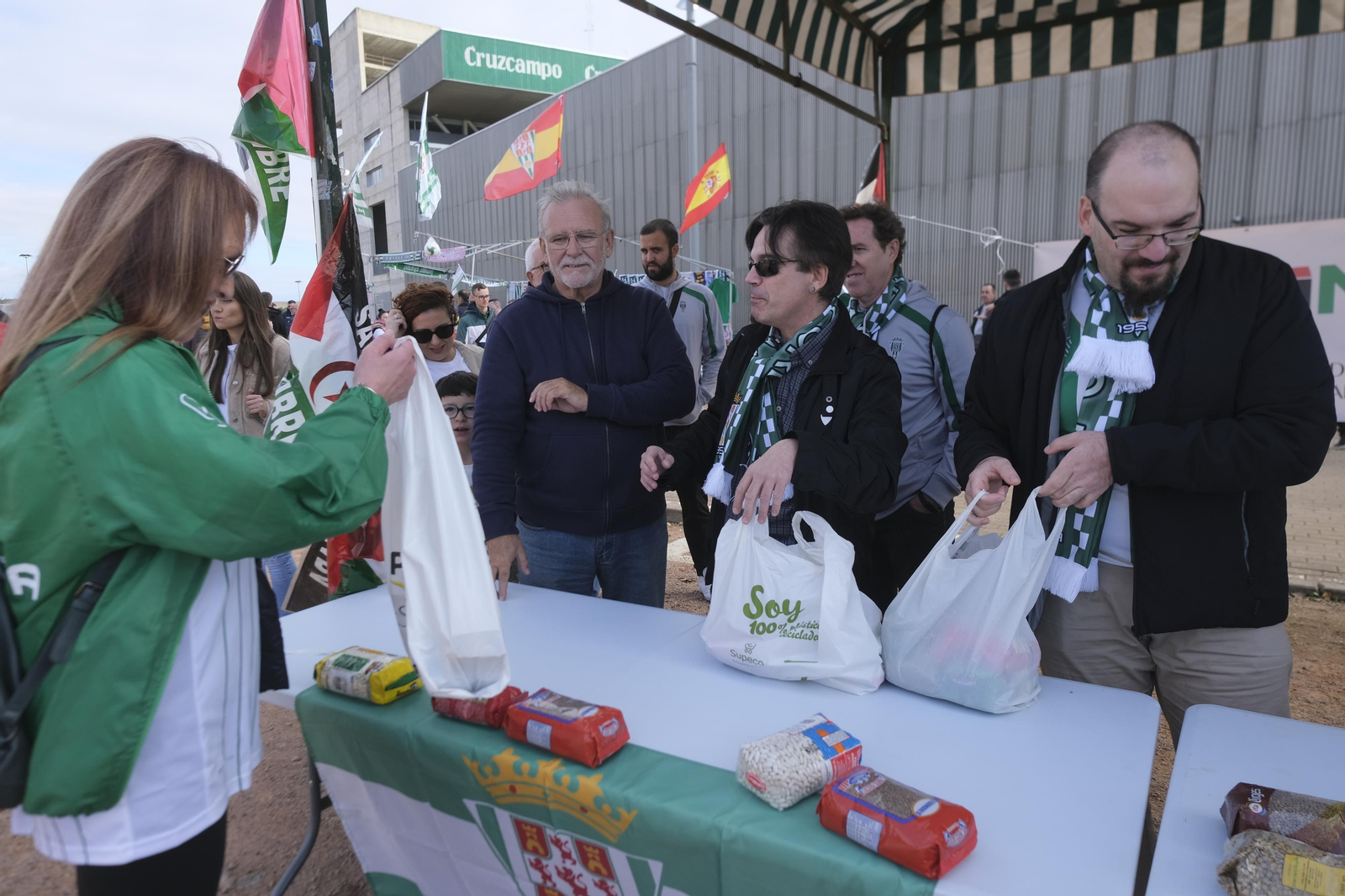 Las imágenes del ambiente en las gradas de El Arcángel en el Córdoba CF - Linares