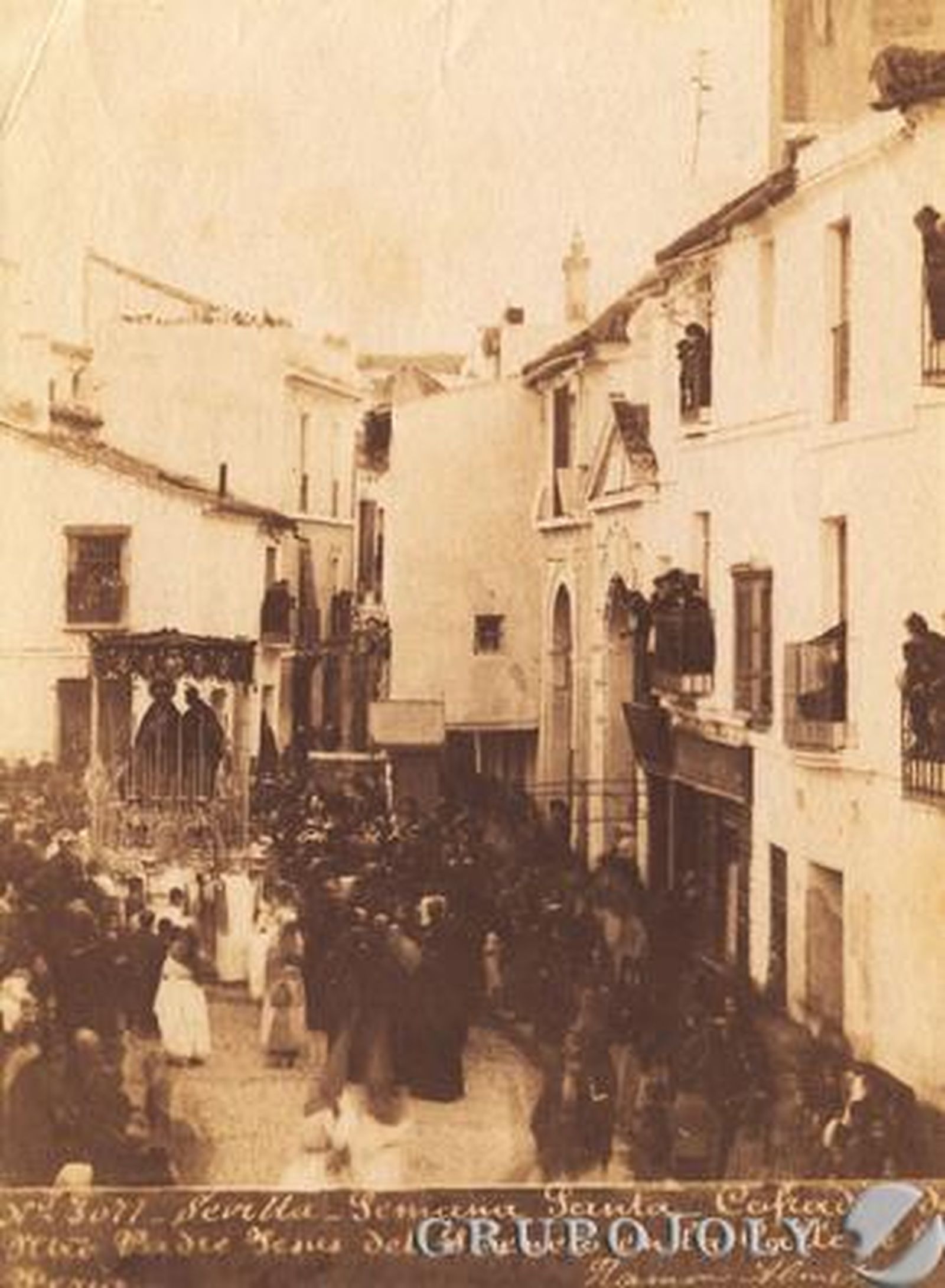 Palio de la Hermandad de la Amargura por la Plaza de los Carros a finales del s.XIX.