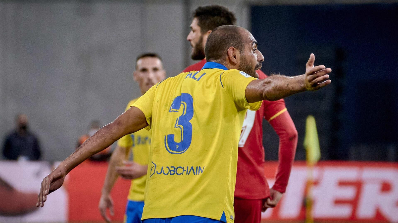 Partido de fútbol entre el Cádiz CF y el Getafe CF.