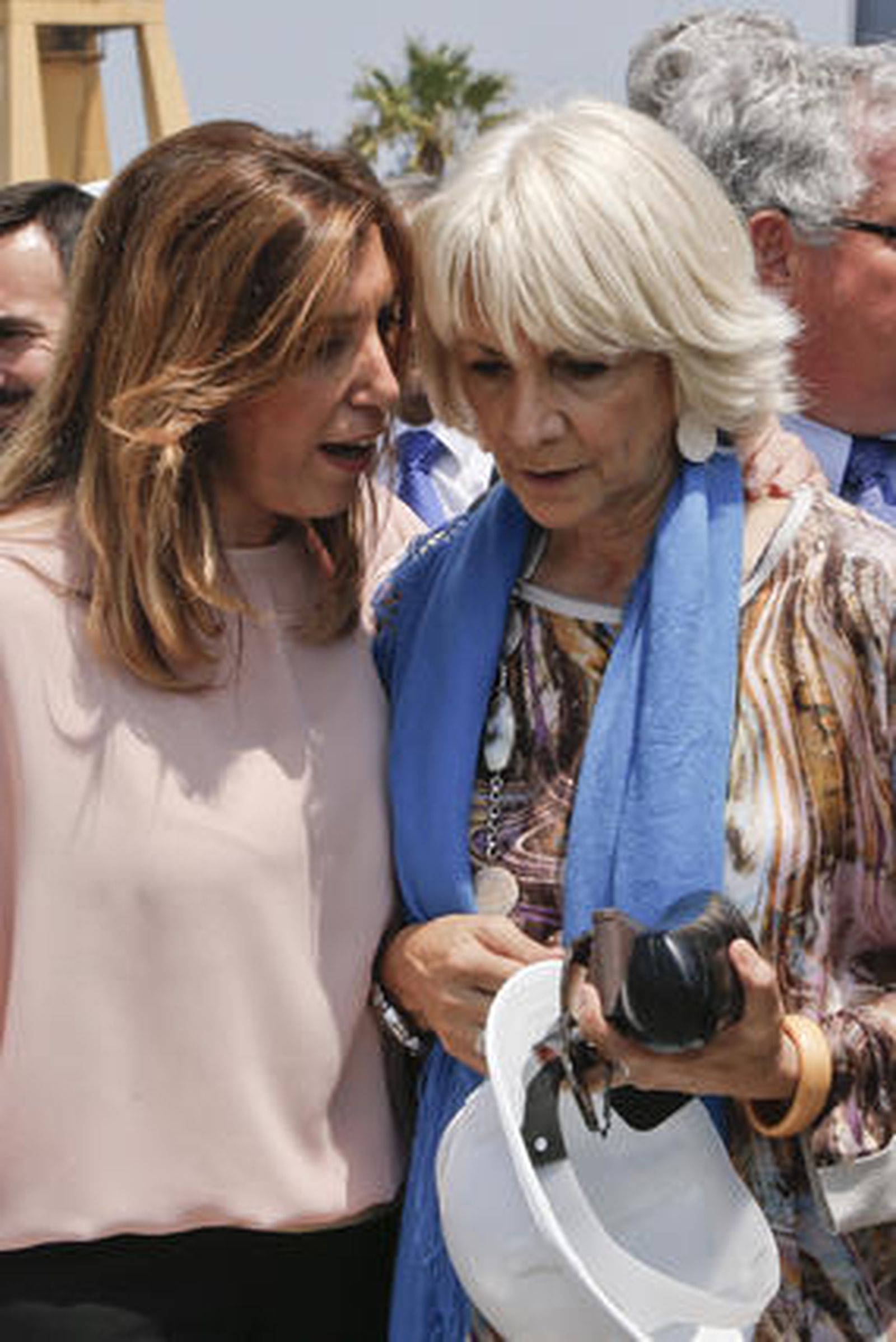 La presidenta de la Junta, en la factoría de Cádiz.

Foto: Julio González