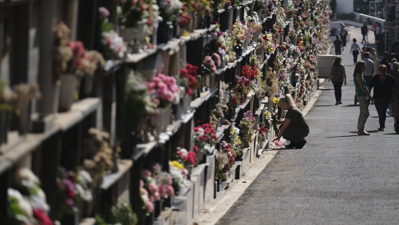 Imágenes del Día de Todos los Santos en el Cementerio de San José de Almería