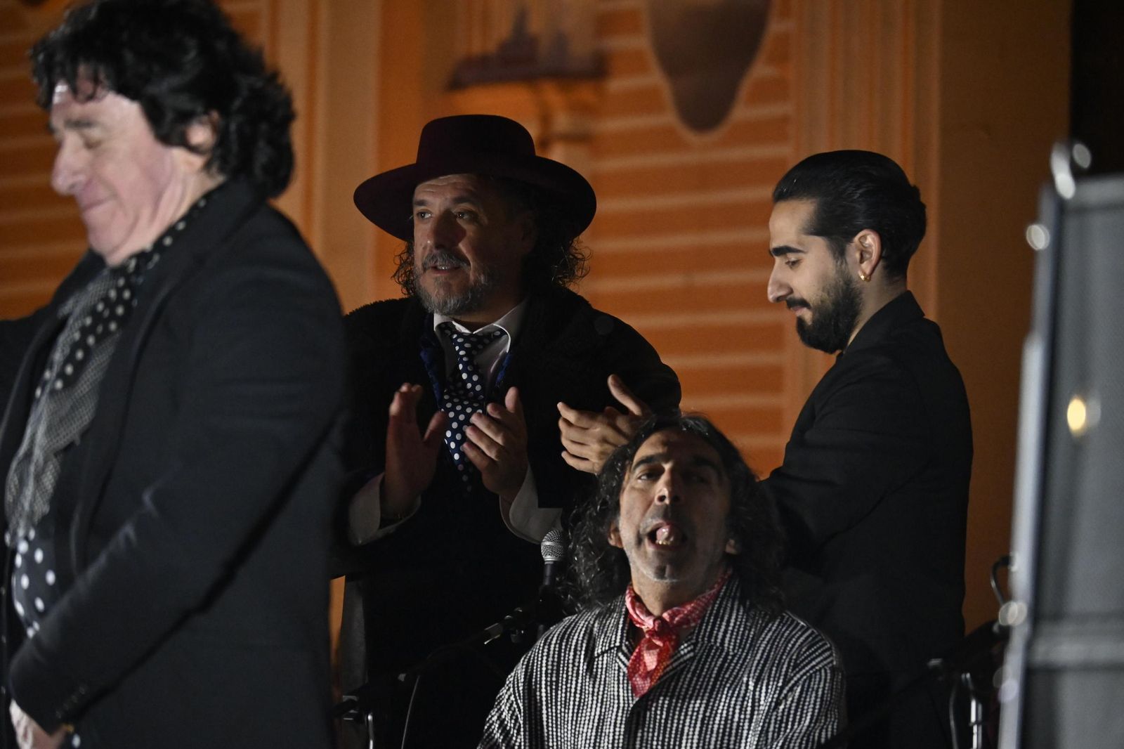 Imágenes de la zambomba en la Plaza de La Merced