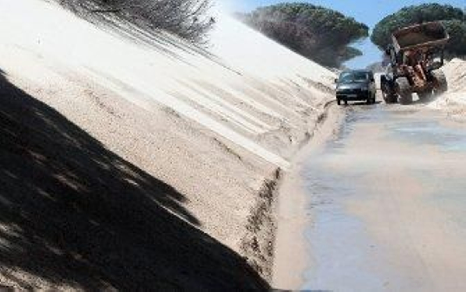 El alcalde de Tarifa sigue sin dar explicaciones sobre la supuesta venta de arena a Gibraltar