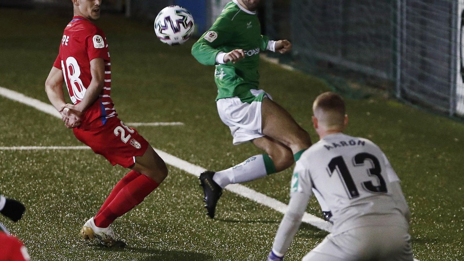Aarón apenas tuvo trabajo en Pamplona.