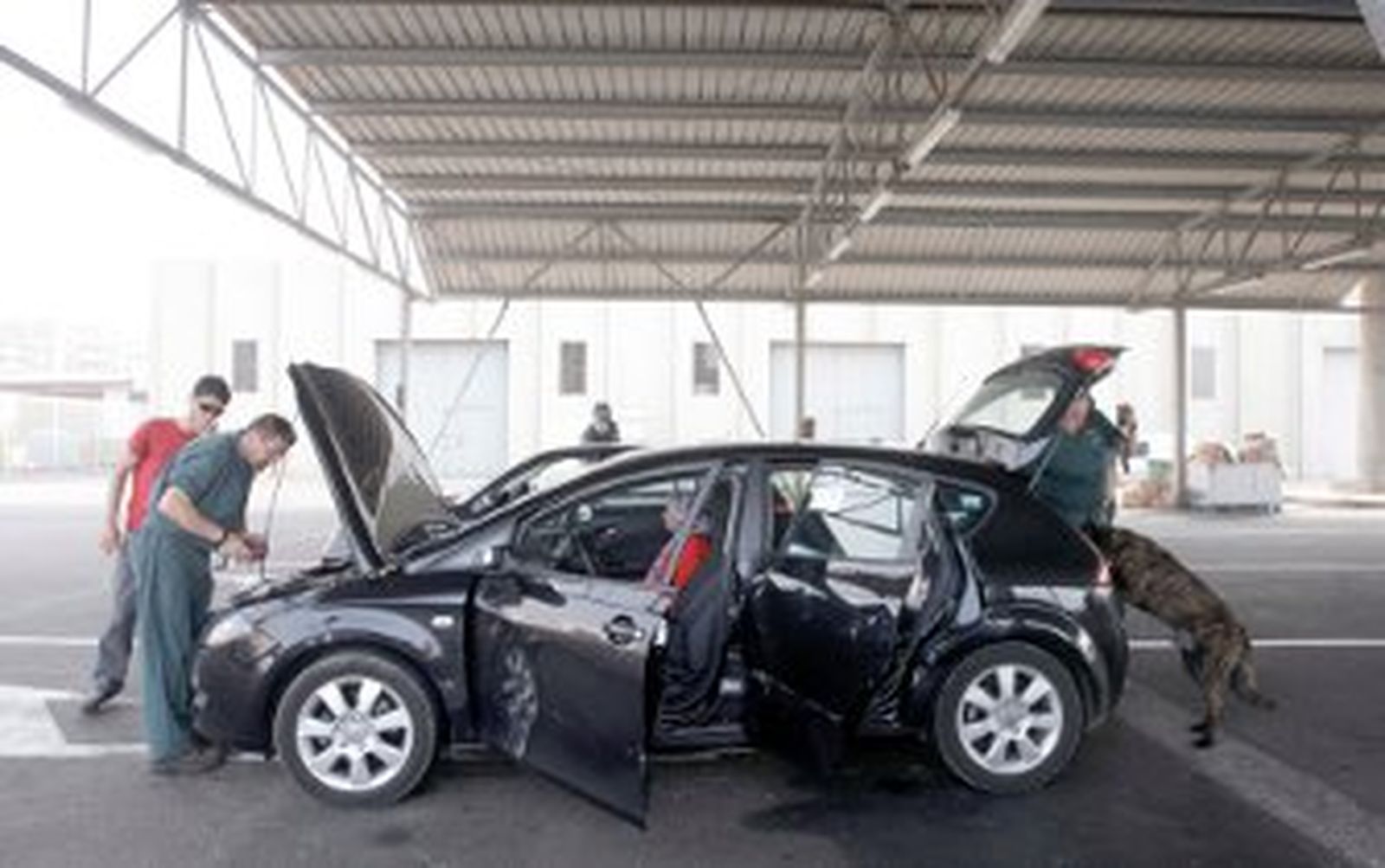 La Guardia Civil utiliza detectores de latidos de corazón en busca de polizones