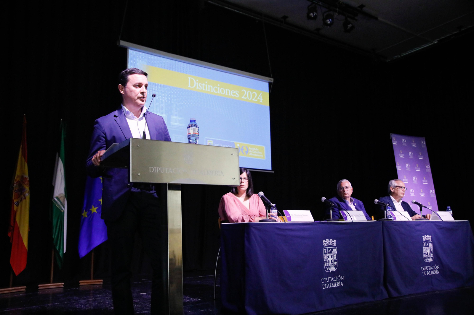 Imágenes de la entrega de los Escudos de Oro del IEA y la celebración de su Plenario