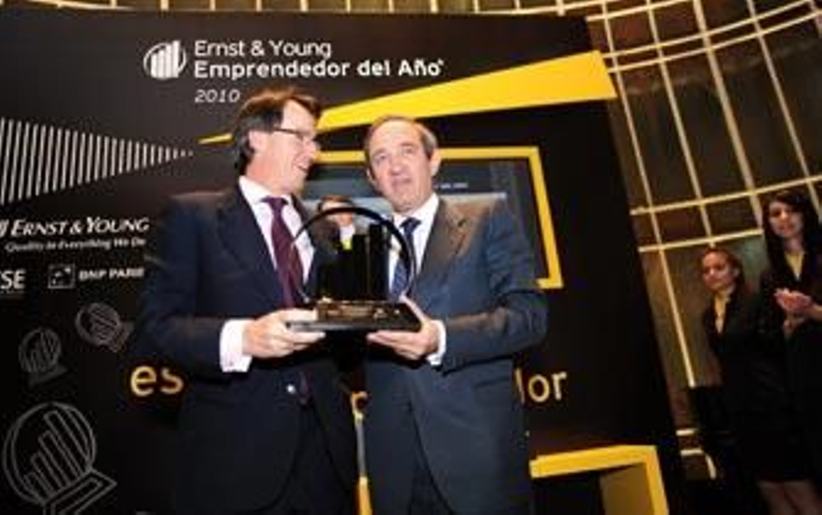 Ernst &Young premia a Mauricio González-Gordon por su trayectoria