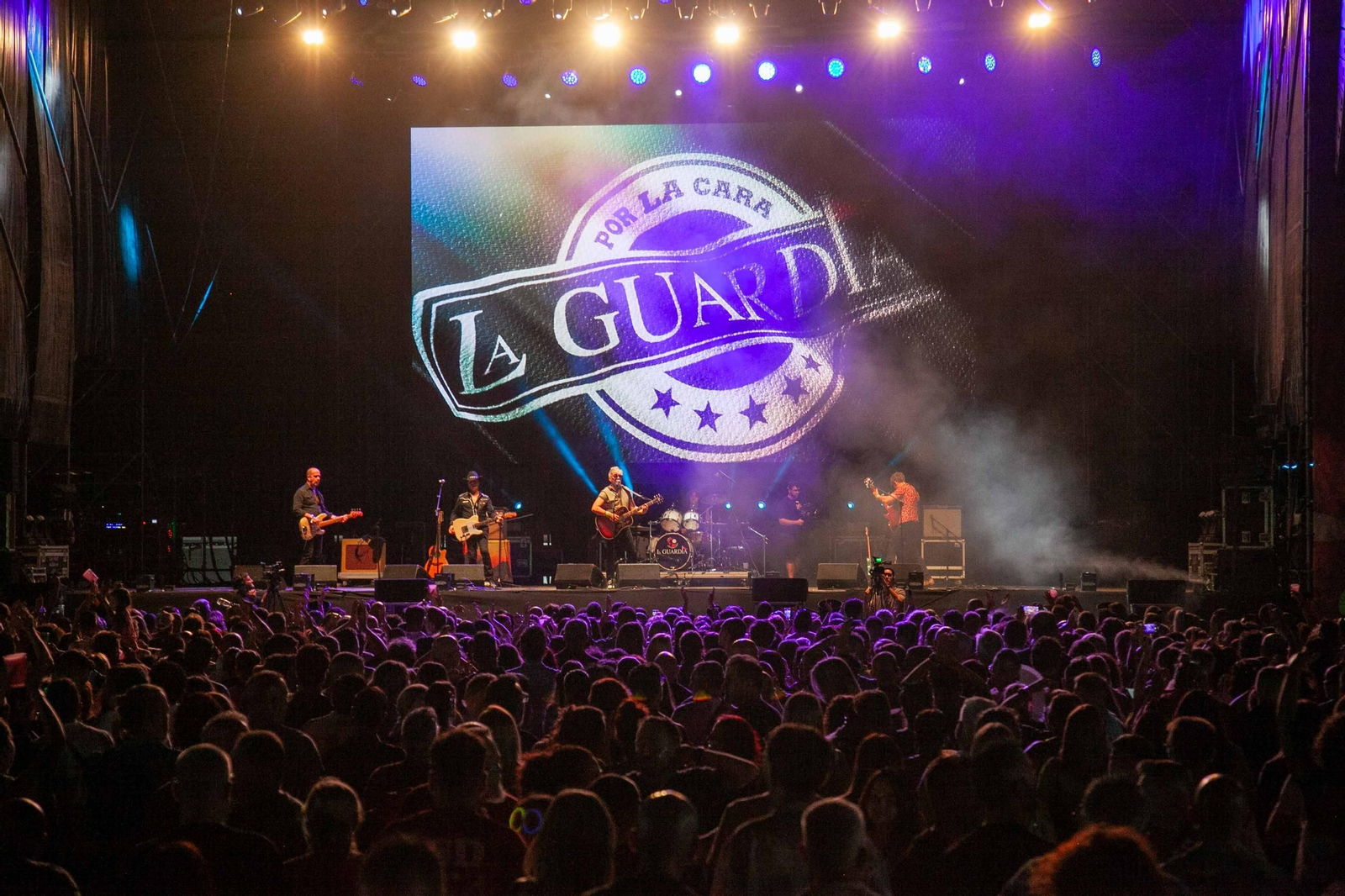 La Guardia puso a todo el público a bailar en Roquetas de Mar.