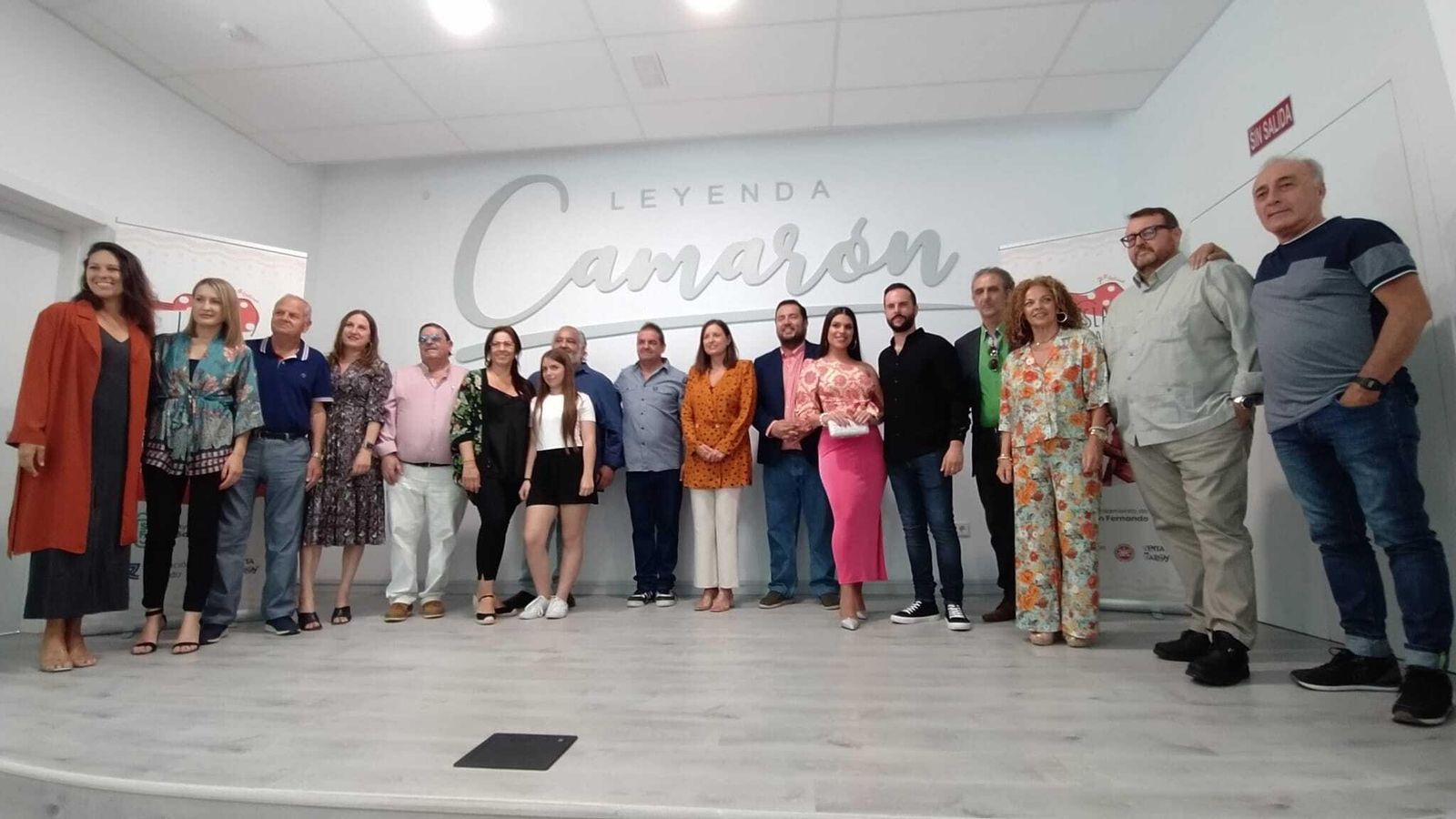 Artistas participantes y colaboradores del festival La Isla Ciudad Flamenca, tras el acto de presentación que se ha llevado a cabo en el Museo Camarón. Artistas participantes y colaboradores del festival La Isla Ciudad Flamenca, tras el acto de presentación que se ha llevado a cabo en el Museo Camarón.