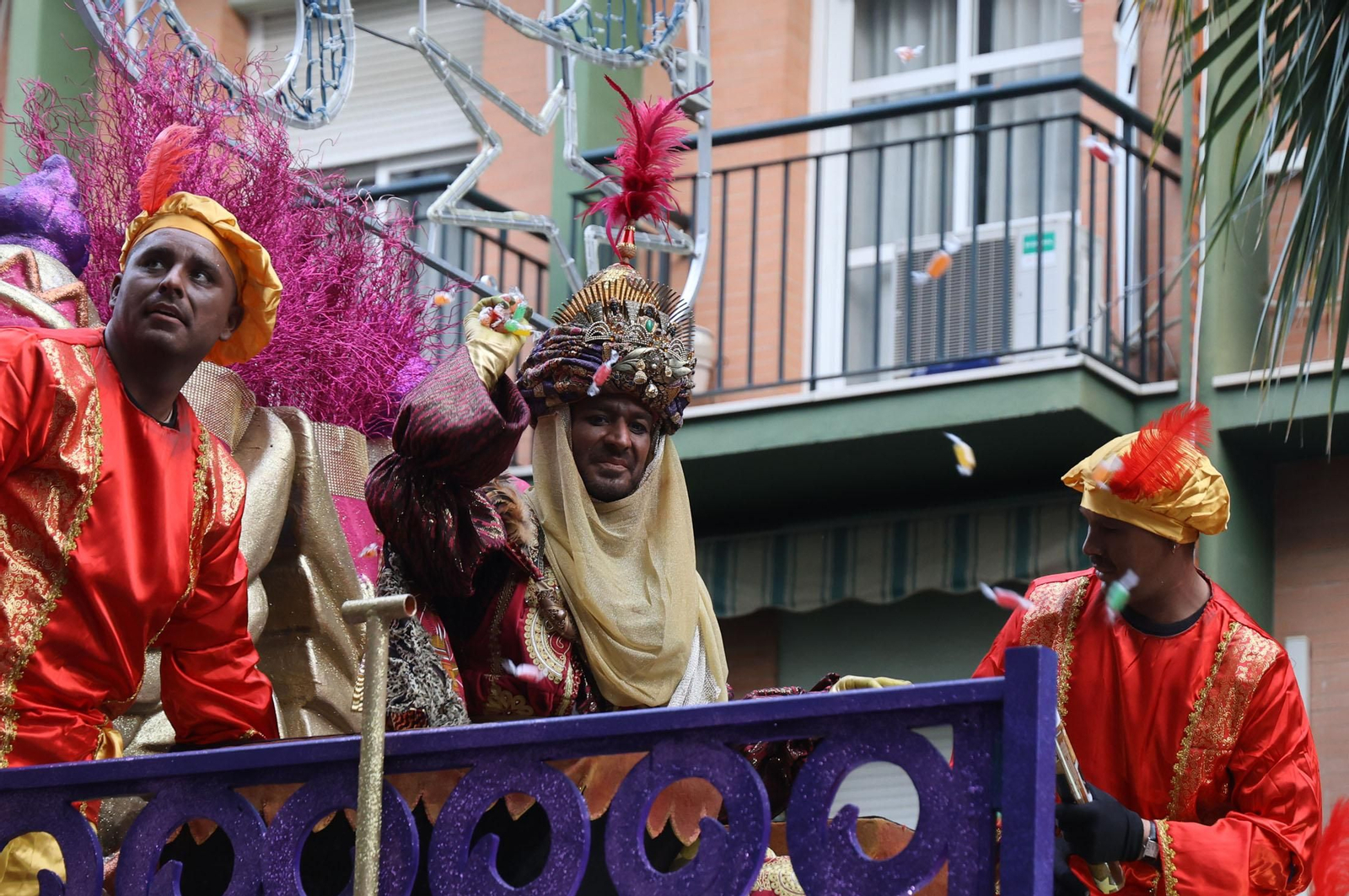 Imágenes de la Cabalgata de los Reyes Magos en Huelva