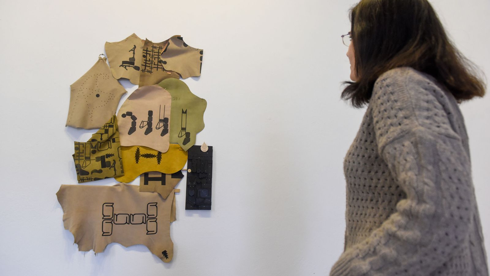 La exposición ‘Esa sola señal’ también incluye estampaciones.