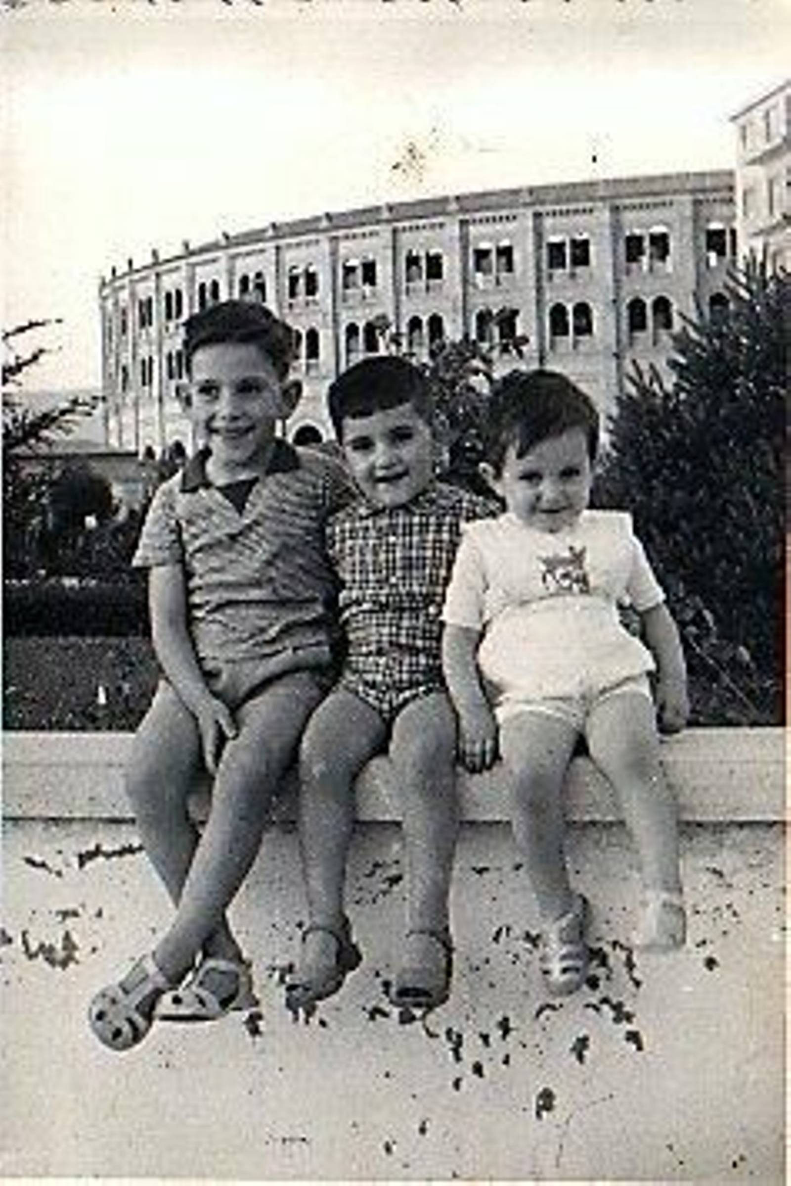 Los hermanos Paco- Andrés y Nicolás.