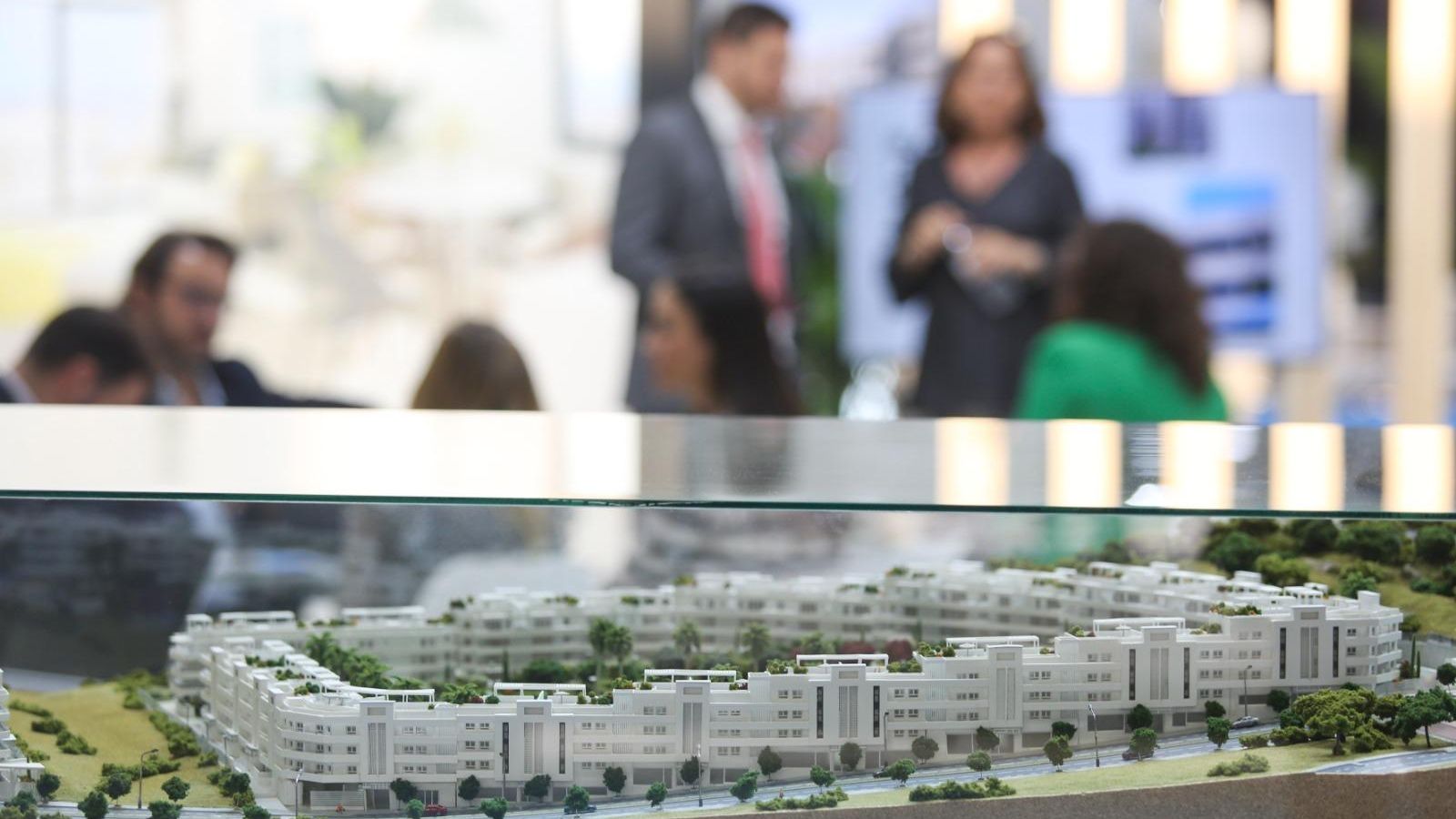 Una de las promociones de viviendas expuestas en Simed.