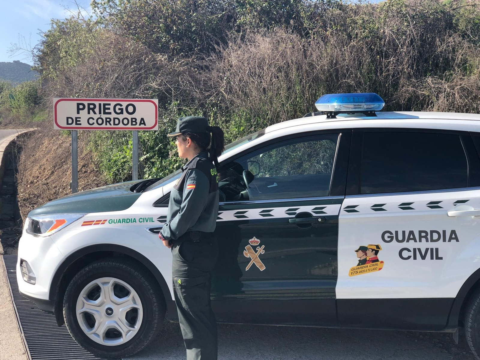 Una agente de la Guardia Civil en Priego de Córdoba.