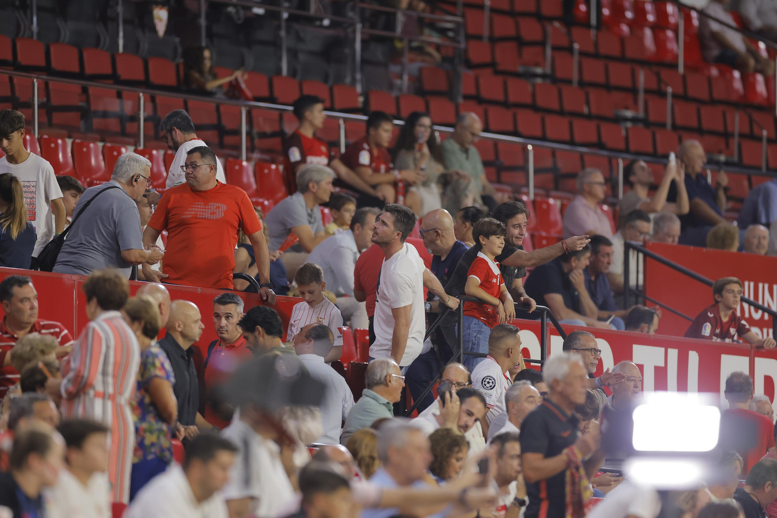 Búscate en las fotos del Sevilla-Rayo