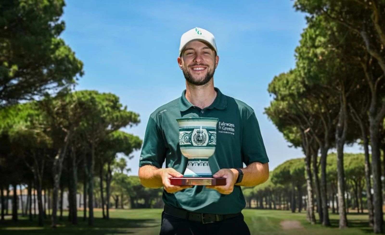Rocco Repetto, con el trofeo.