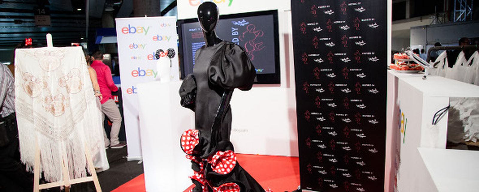 El personaje de Disney en la presentación de los diseños de Vicky Martín Berrocal. Getty Images.