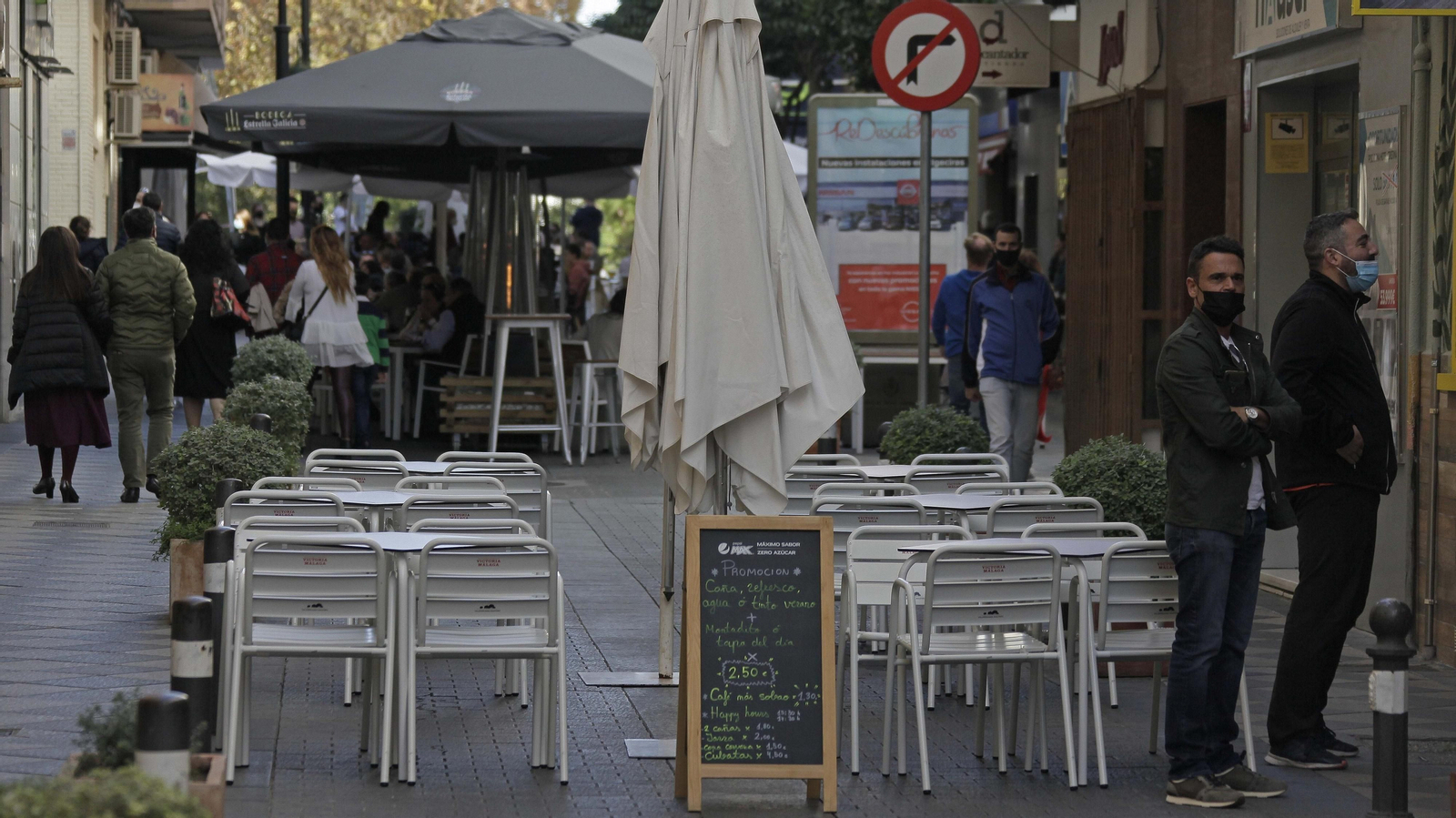 Ambiente en los bares y restaurantes de Algeciras en el fin de semana