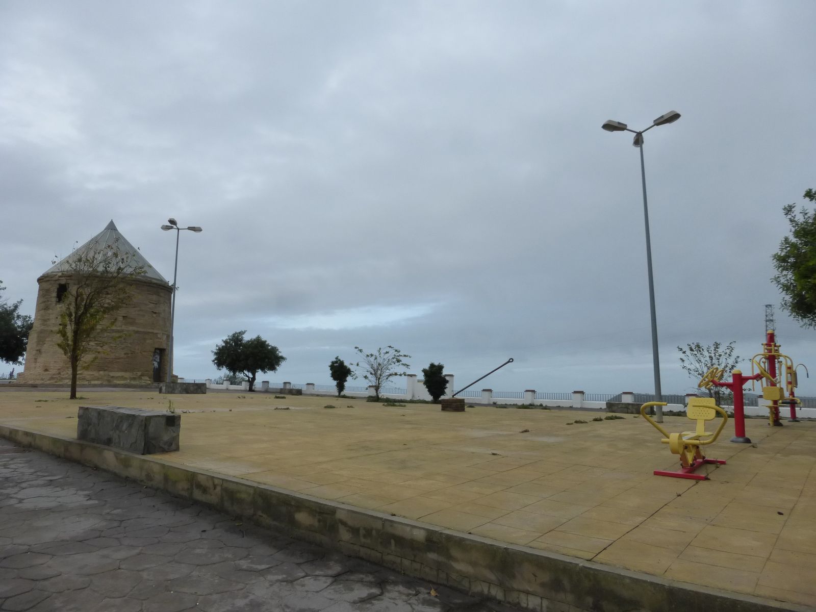 Estado actual del entorno de uno de los molinos de Vejer.