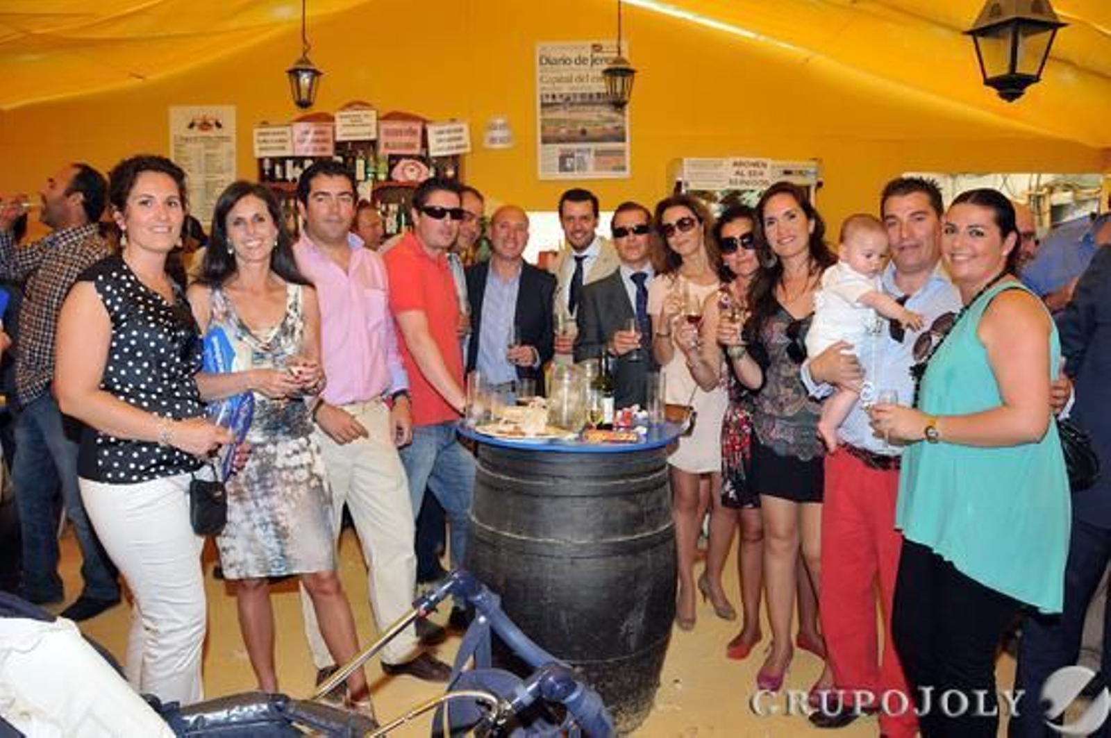 David Fernández junto a Javier Ferrer, gerente de Senda Animación, acompañado de familiares y amigos.

Foto: Manuel Aranda