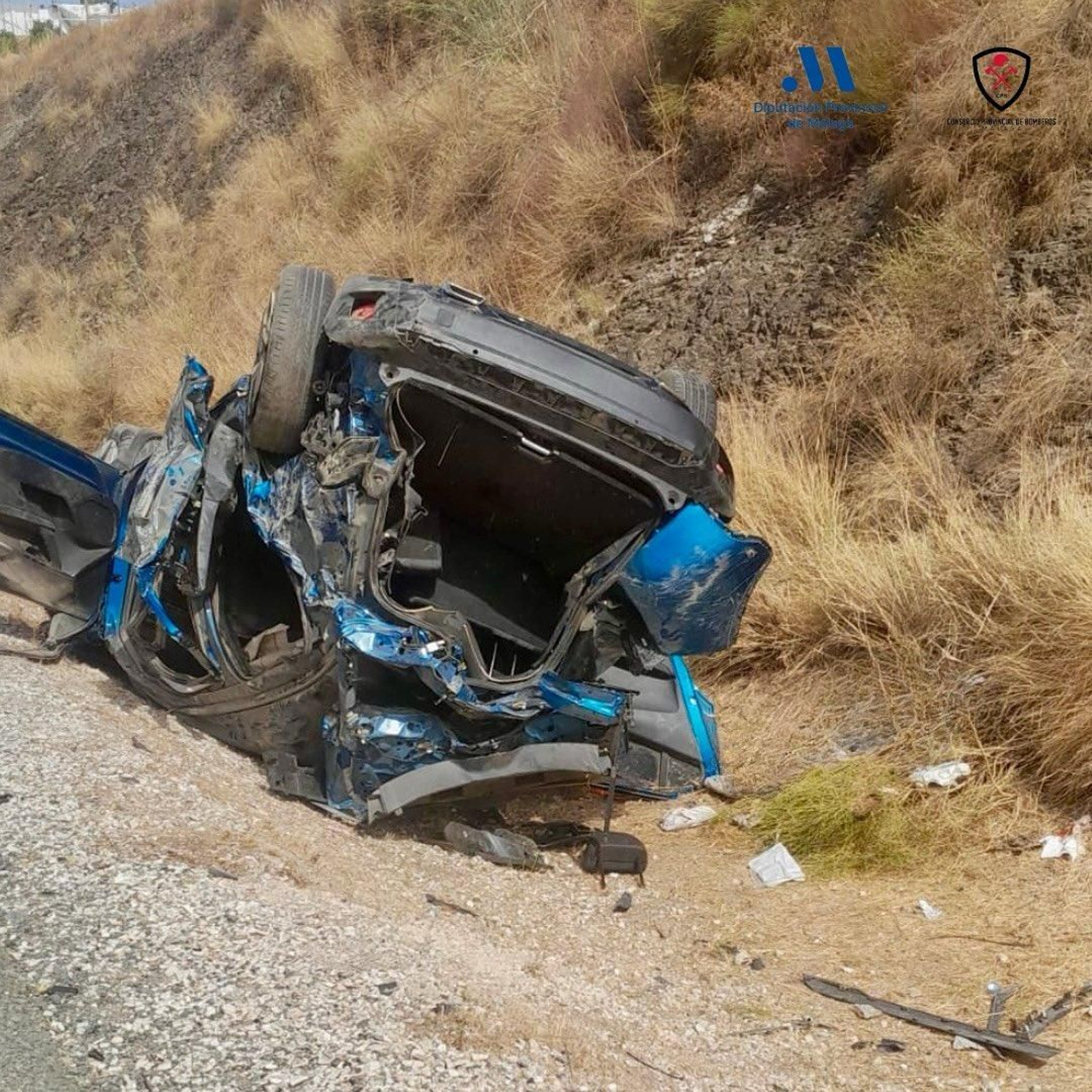 Uno de los vehículos accidentados en la A-7 a su paso por Vélez-Málaga.