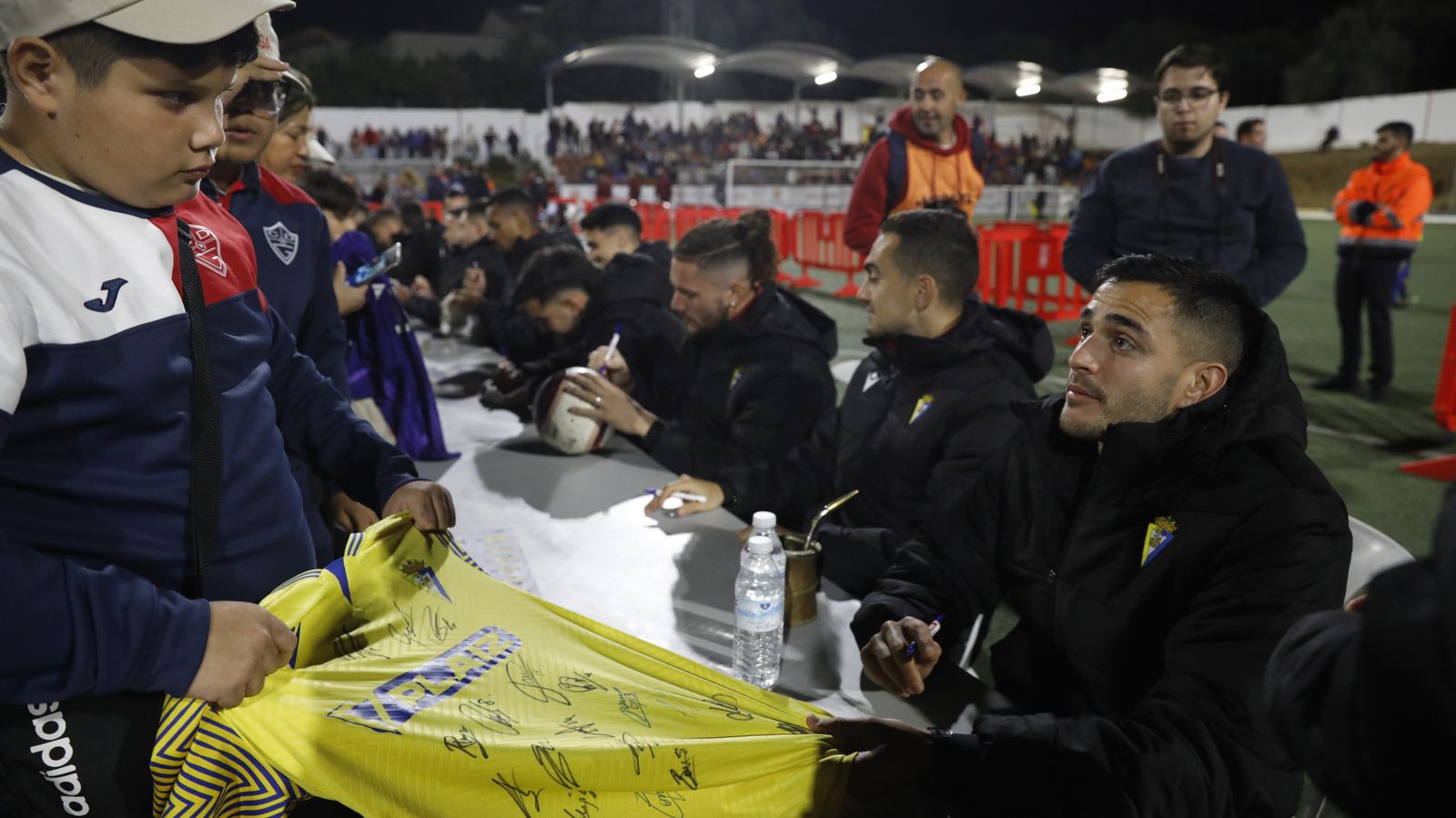 Las fotos de la visita del Cádiz CF para celebrar el 50 aniversario del CD Guadiaro