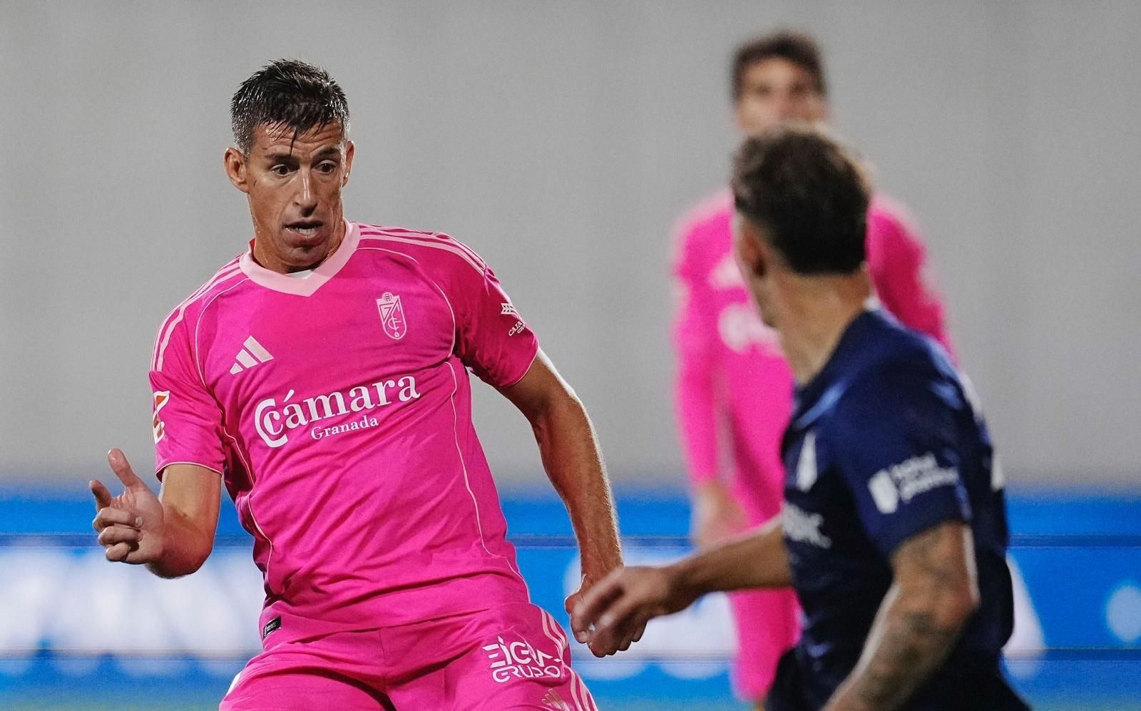 Rubén Alcaraz en un partido del Granada.