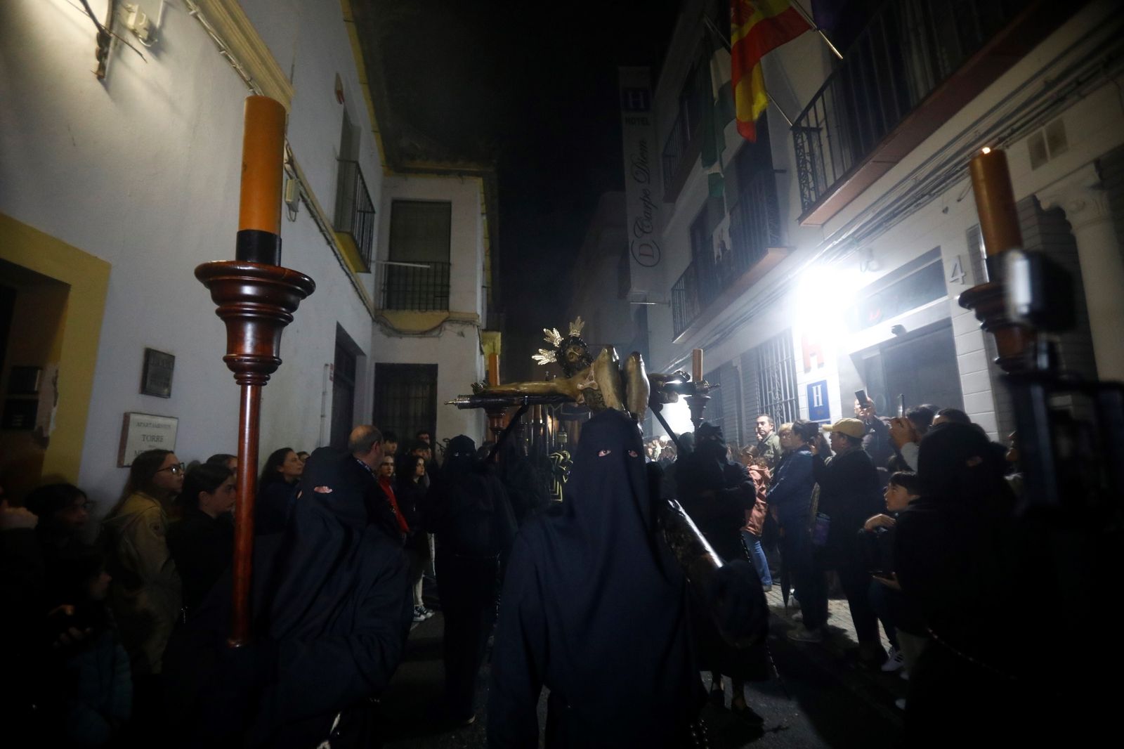 Las imágenes de la procesión del Vía Crucis de Córdoba este Lunes Santo