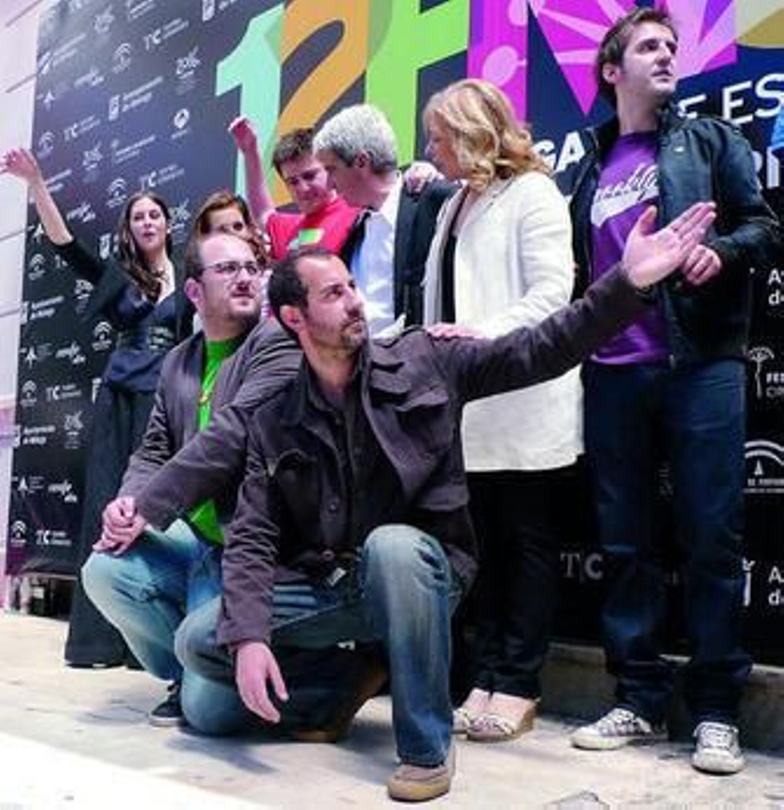 El equipo de 'Pagafantas', ayer, en el Teatro Cervantes.