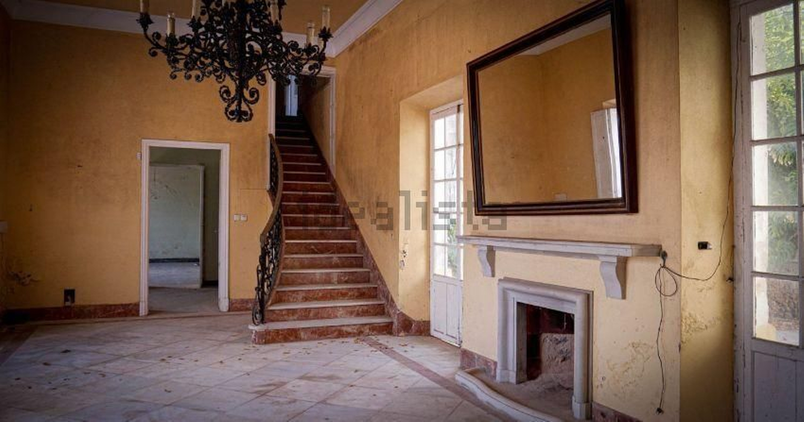 Una casa palaciega abandonada en Ayamonte en venta por casi 2 millones de euros