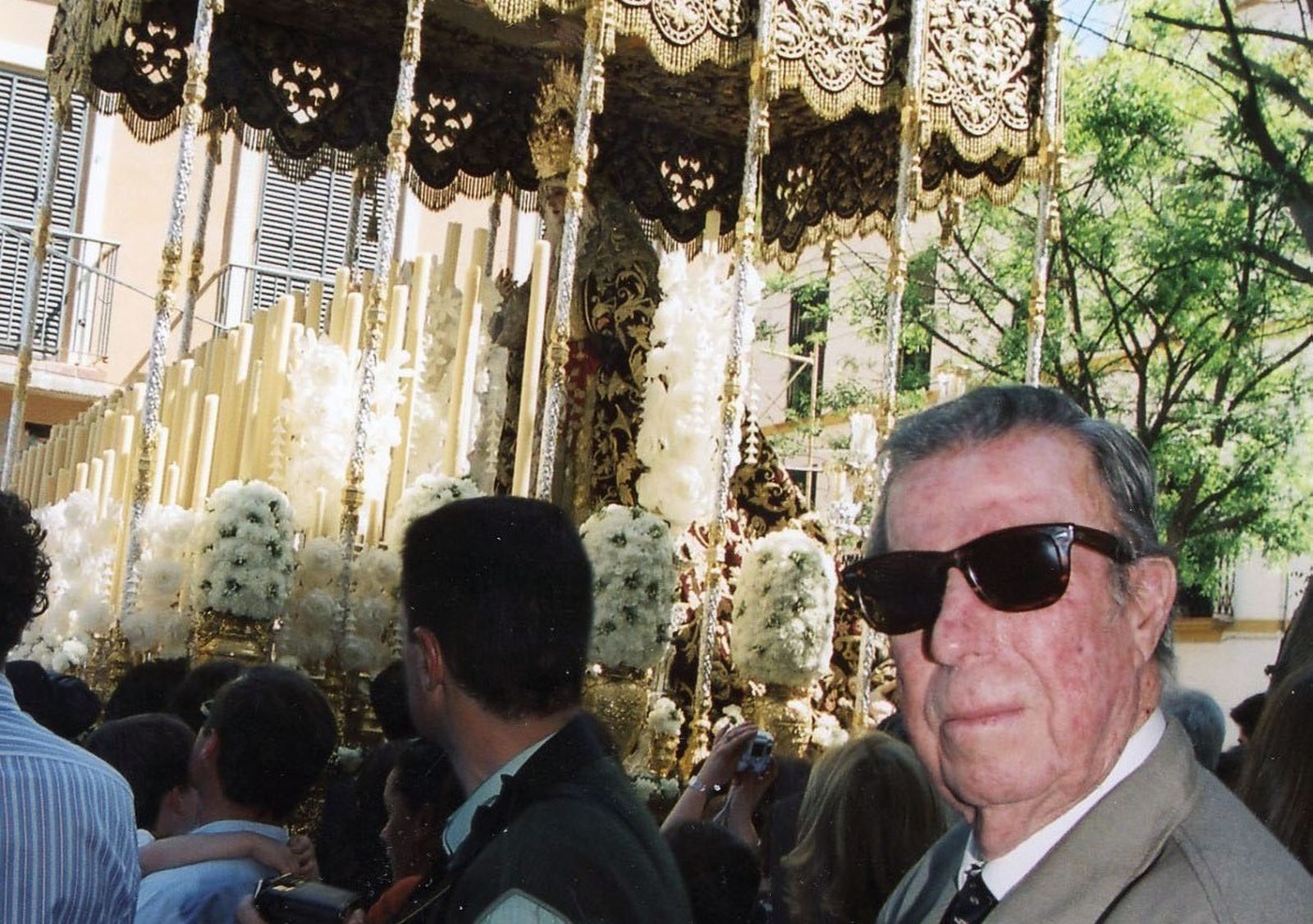 Pepe Luis, ante la Virgen del Refugio.