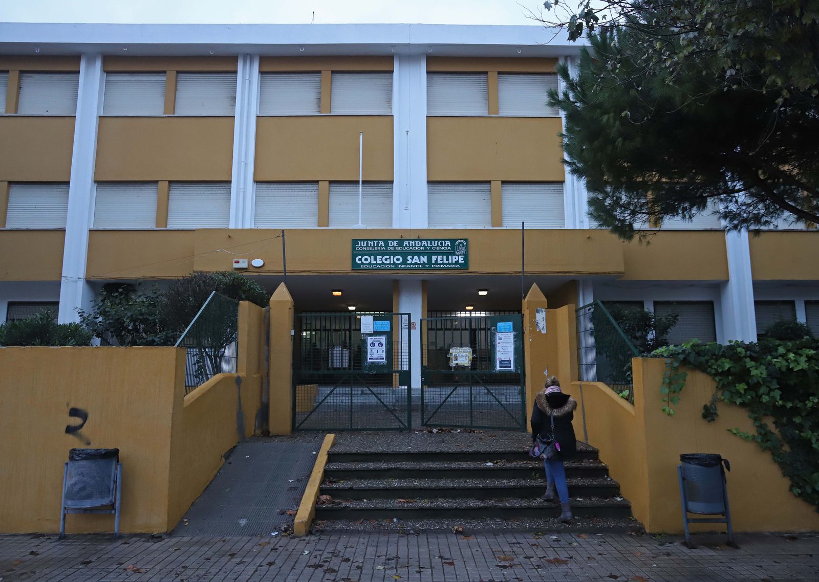 La entrada al colegio San Felipe de La Línea.