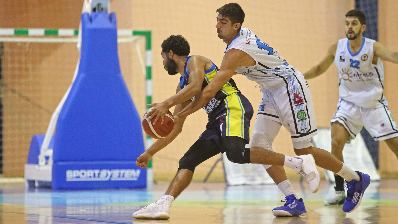 Las mejores fotos del UDEA - ULB de la Copa Diputación