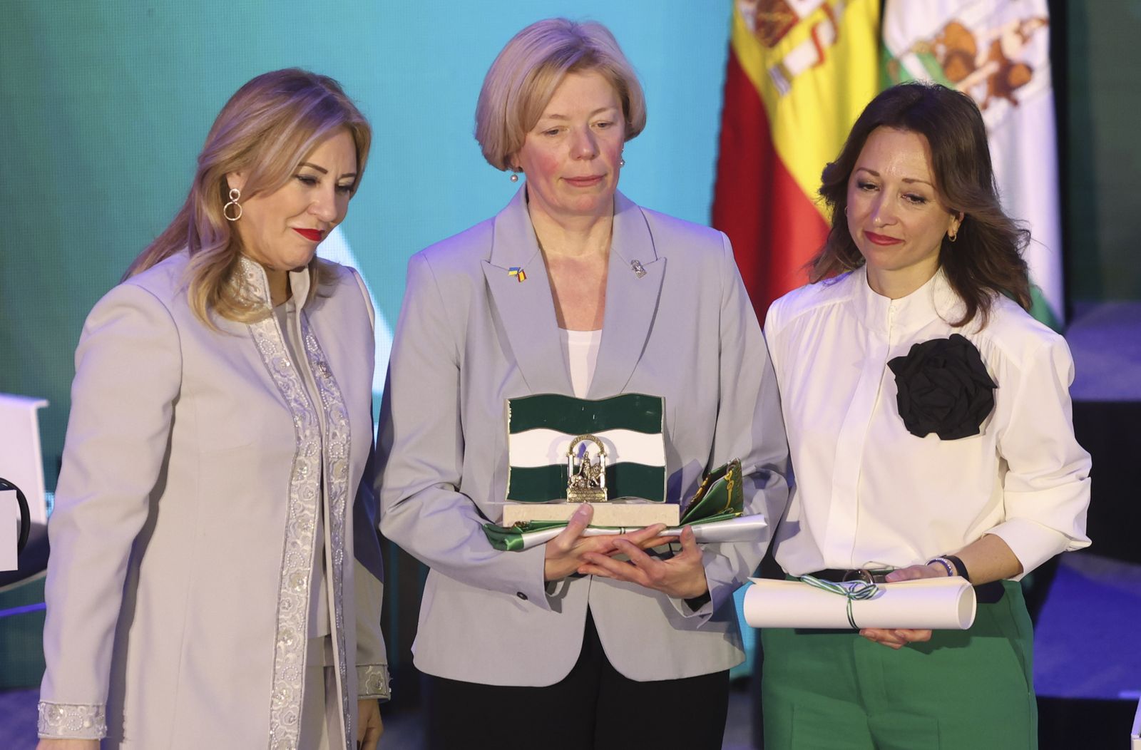 Las fotos de la entrega de las Banderas por el 28-F en Málaga