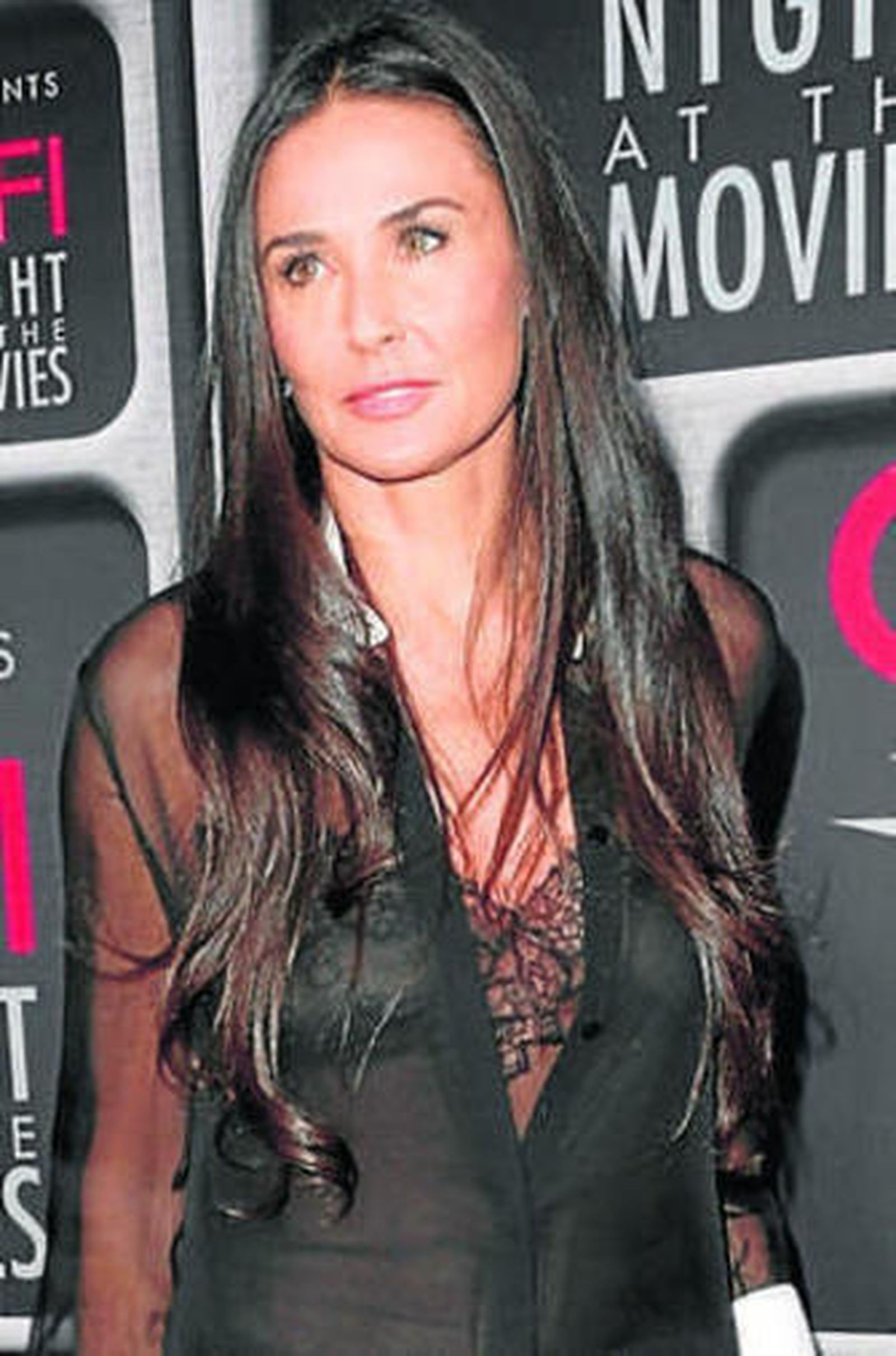 Demi Moore presume de cuerpo con transparencias