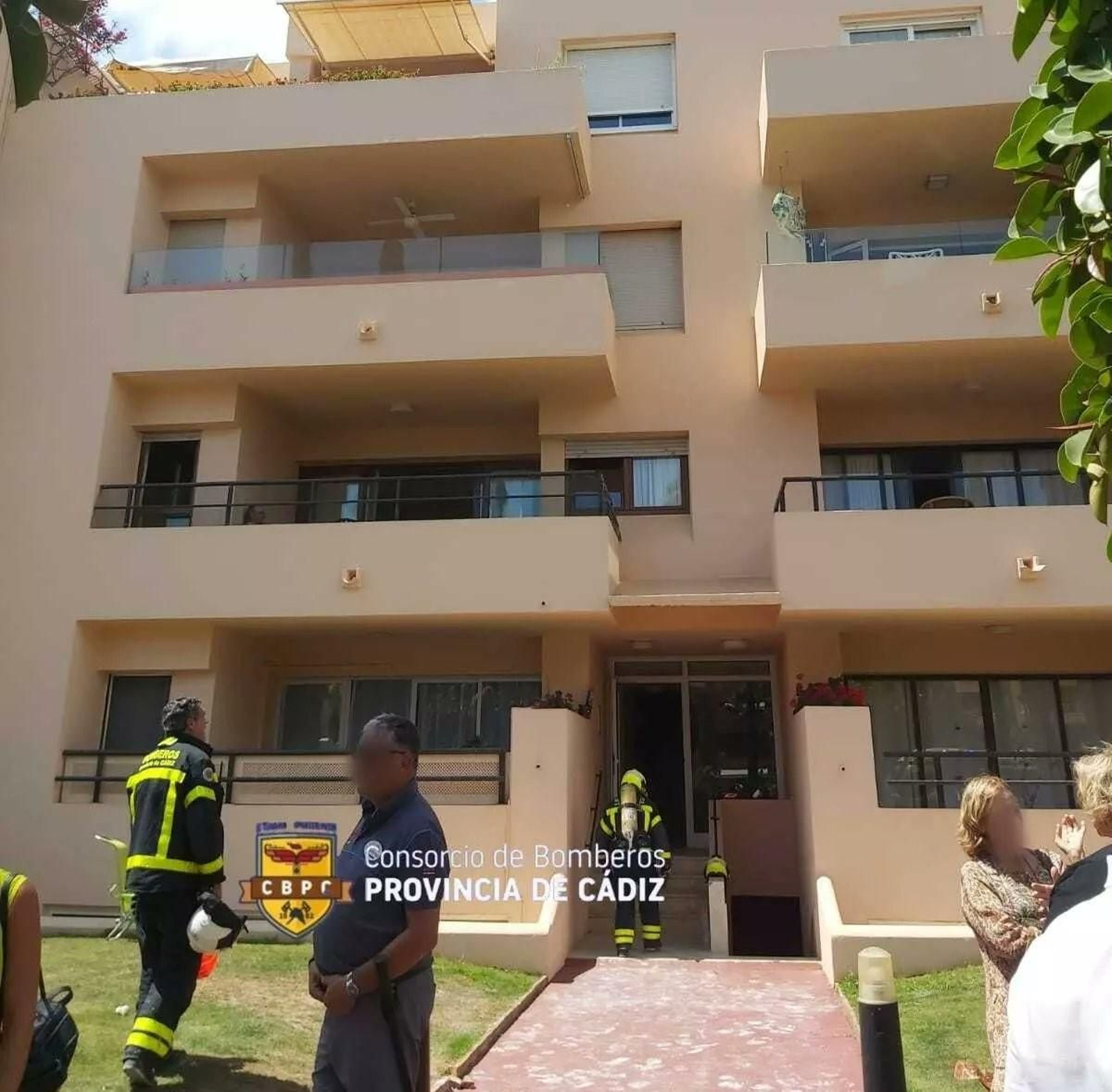 El bloque de viviendas afectado por el fuego en Sotogrande. El bloque de viviendas afectado por el fuego en Sotogrande.
