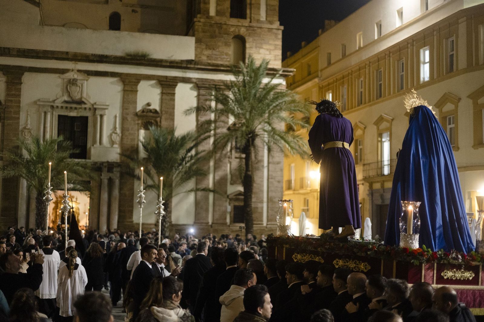 Las imágenes de los traslados de las cofradías de Santa Cruz