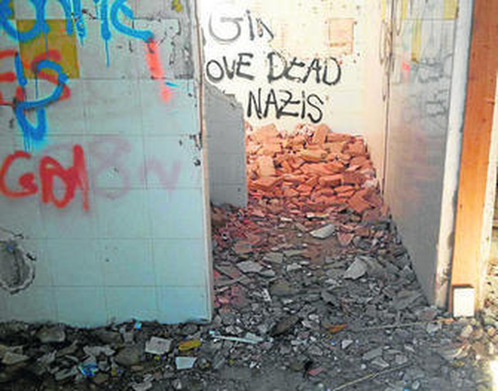 La pista de 'bicicross' del Parque de Miraflores lleva seis años abandonada