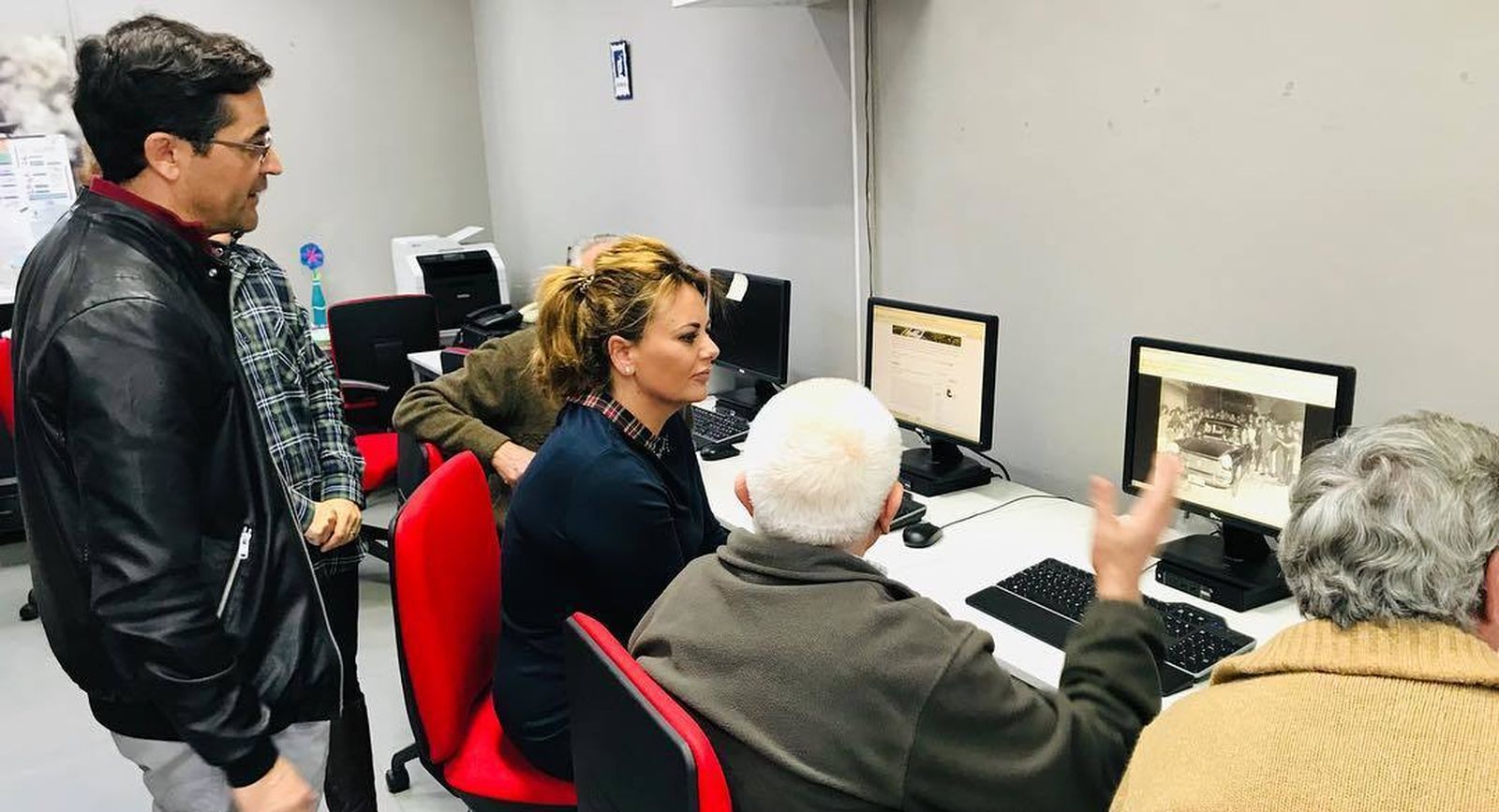 La diputada y el alcalde, en las instalaciones