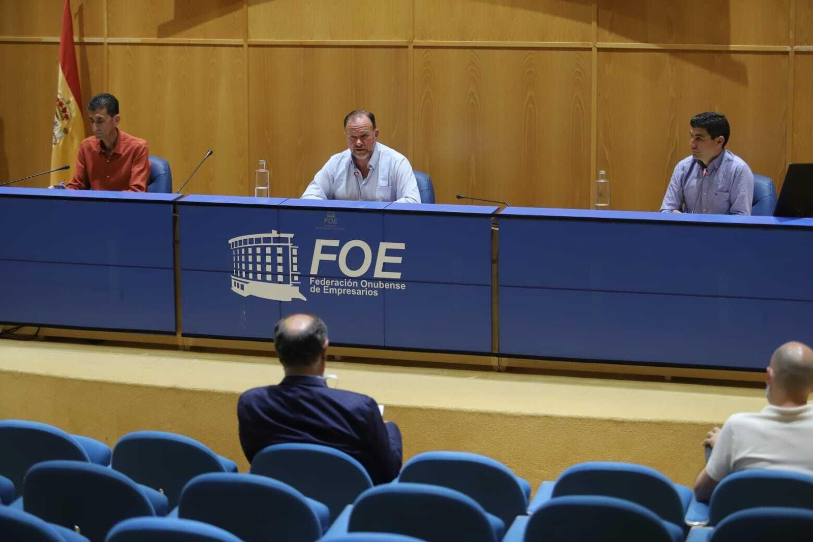 Sebastián Donaire, José Luis García-Palacios y Emilio Fernández esta mañana en la FOE.
