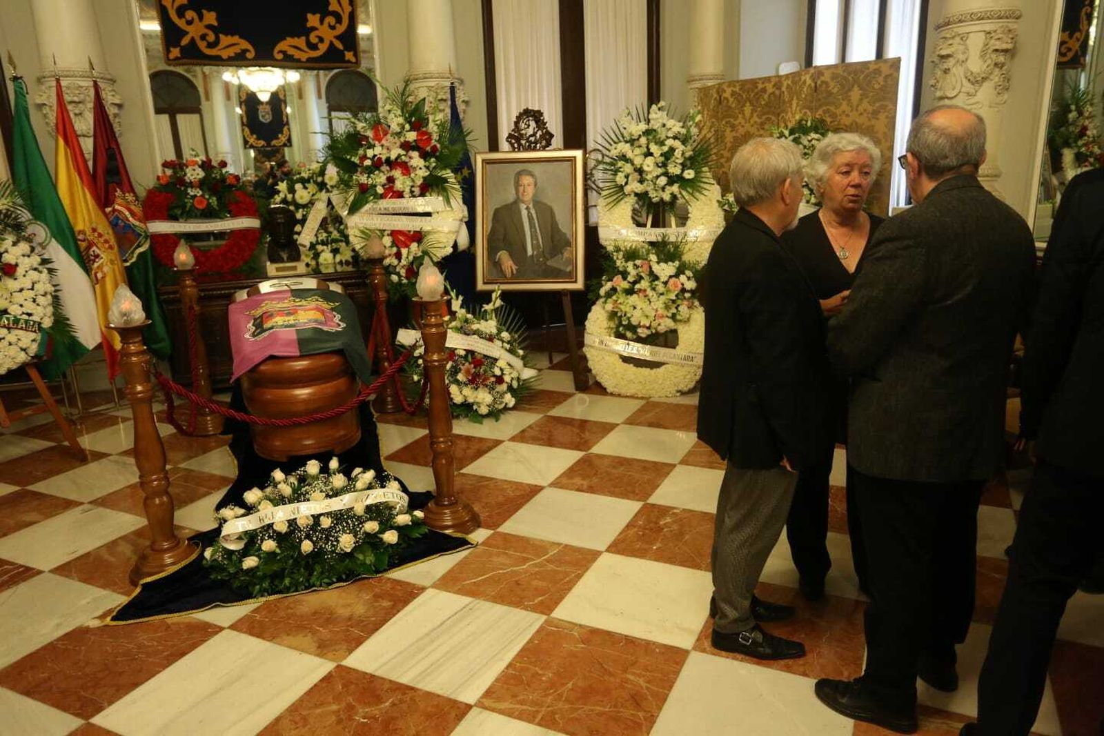 Fotos de la capilla ardiente de Manuel Alcántara