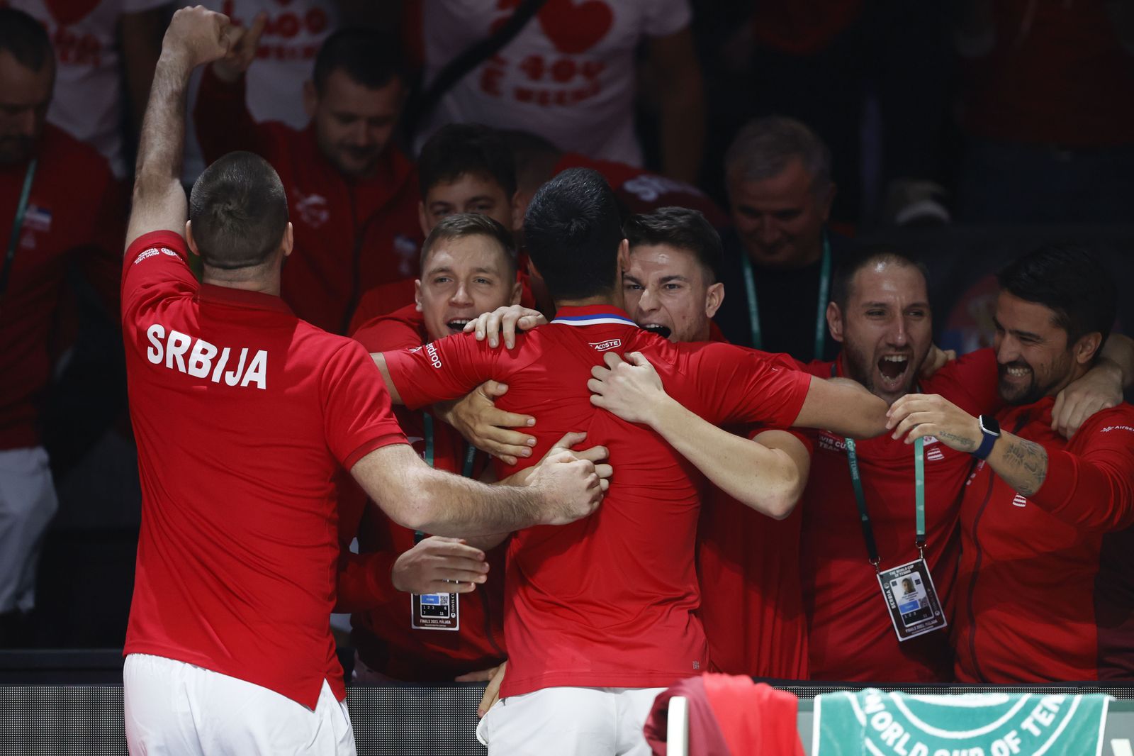 Serbia celebra su triunfo ante Gran Bretaña.