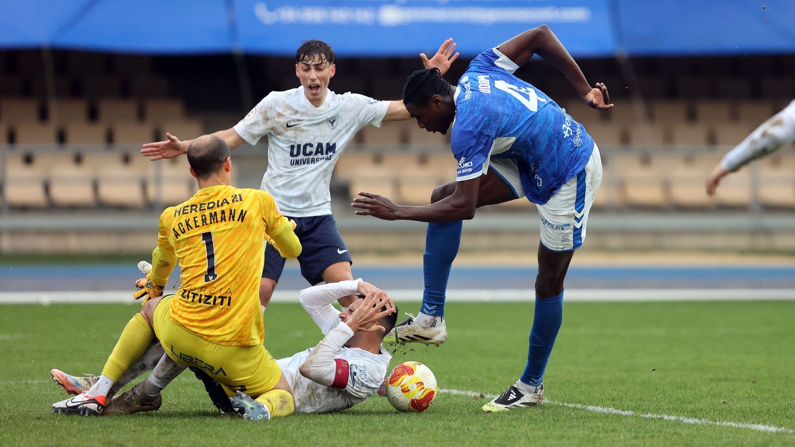 Imágenes del Xerez DFC contra el UCAM Murcia CF en Chapín