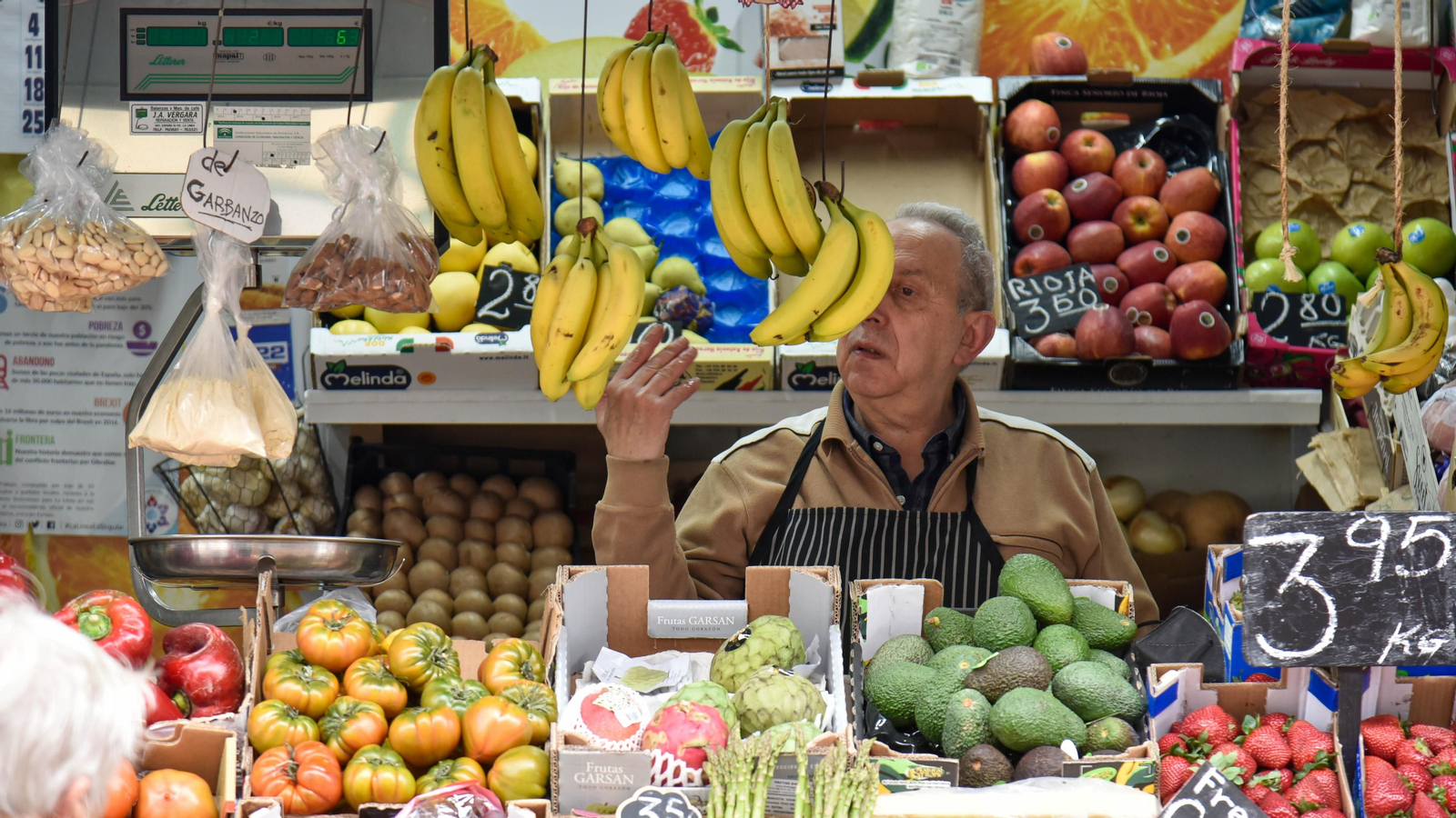 Los mercados de abasto de Algeciras y La Línea tras diez dias  de paros en el transporte