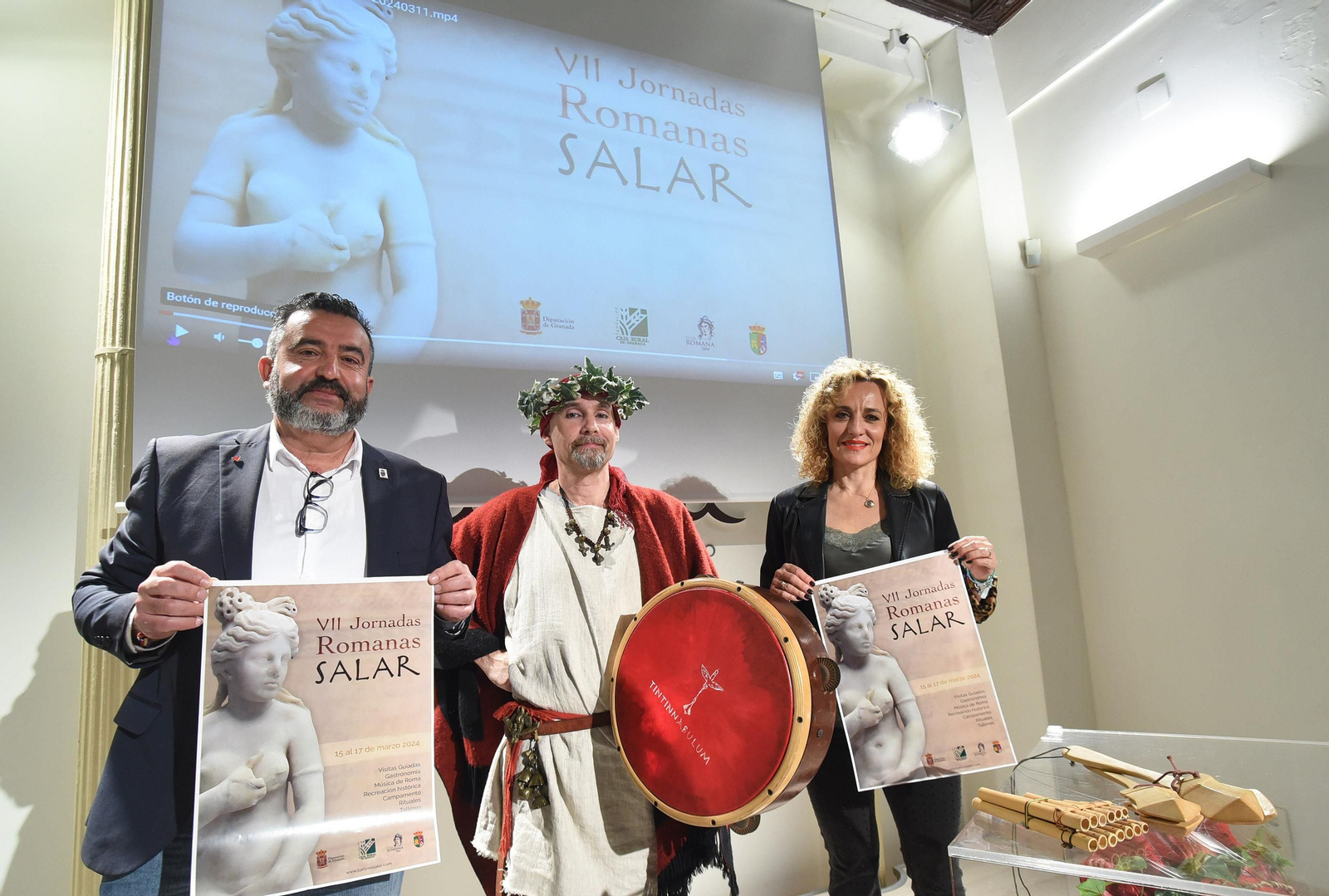 El alcalde de Salar y la diputada de Turismo presentando las Jornadas Romanas de Salar