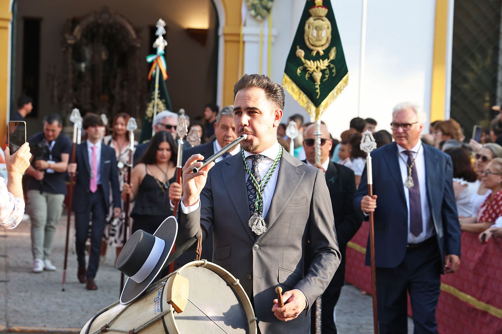 Imágenes del Rosario Jubilar rociero celebrado por las 25 hermandades filiales de la Matriz de Almonte en La Merced