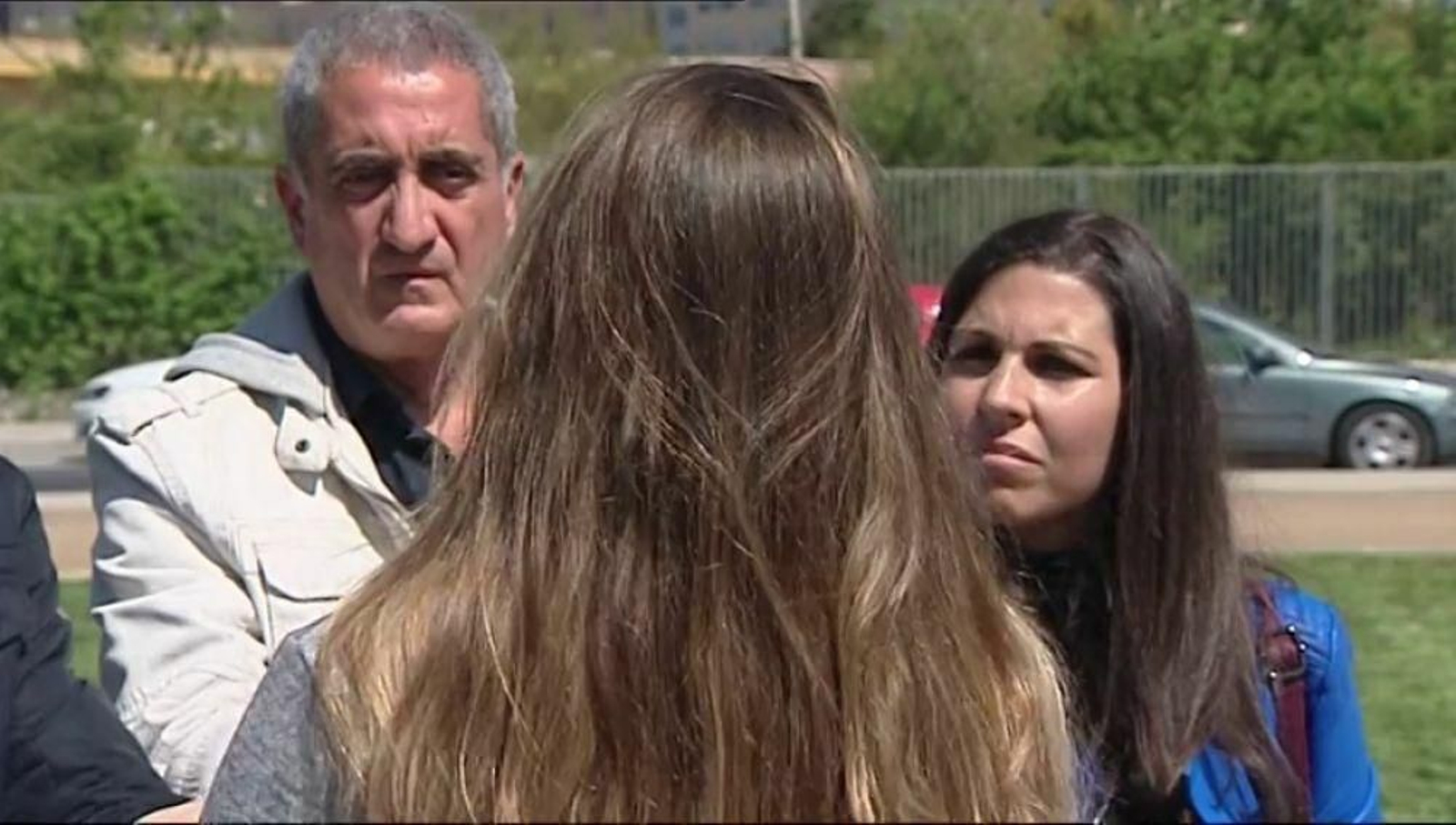 La joven cuenta su caso a los medios.